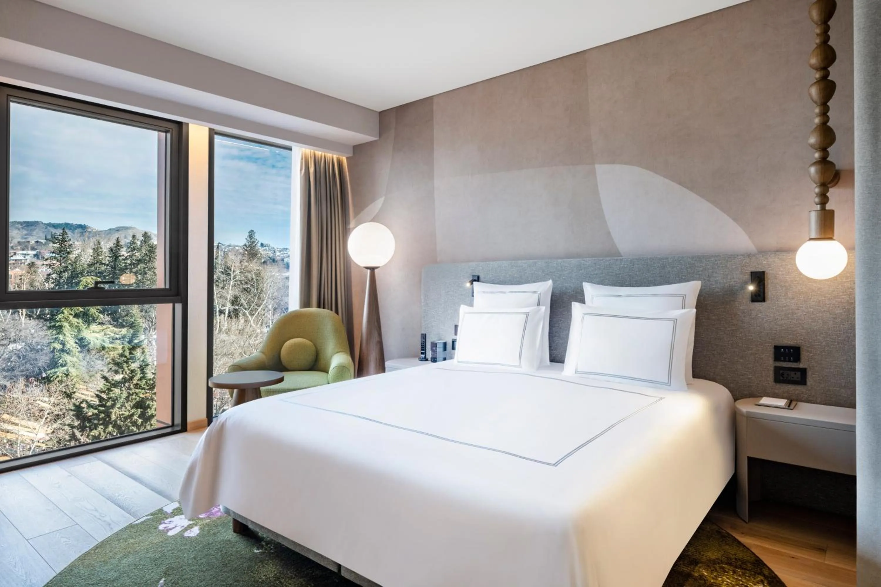 Bed in Swissôtel Tbilisi