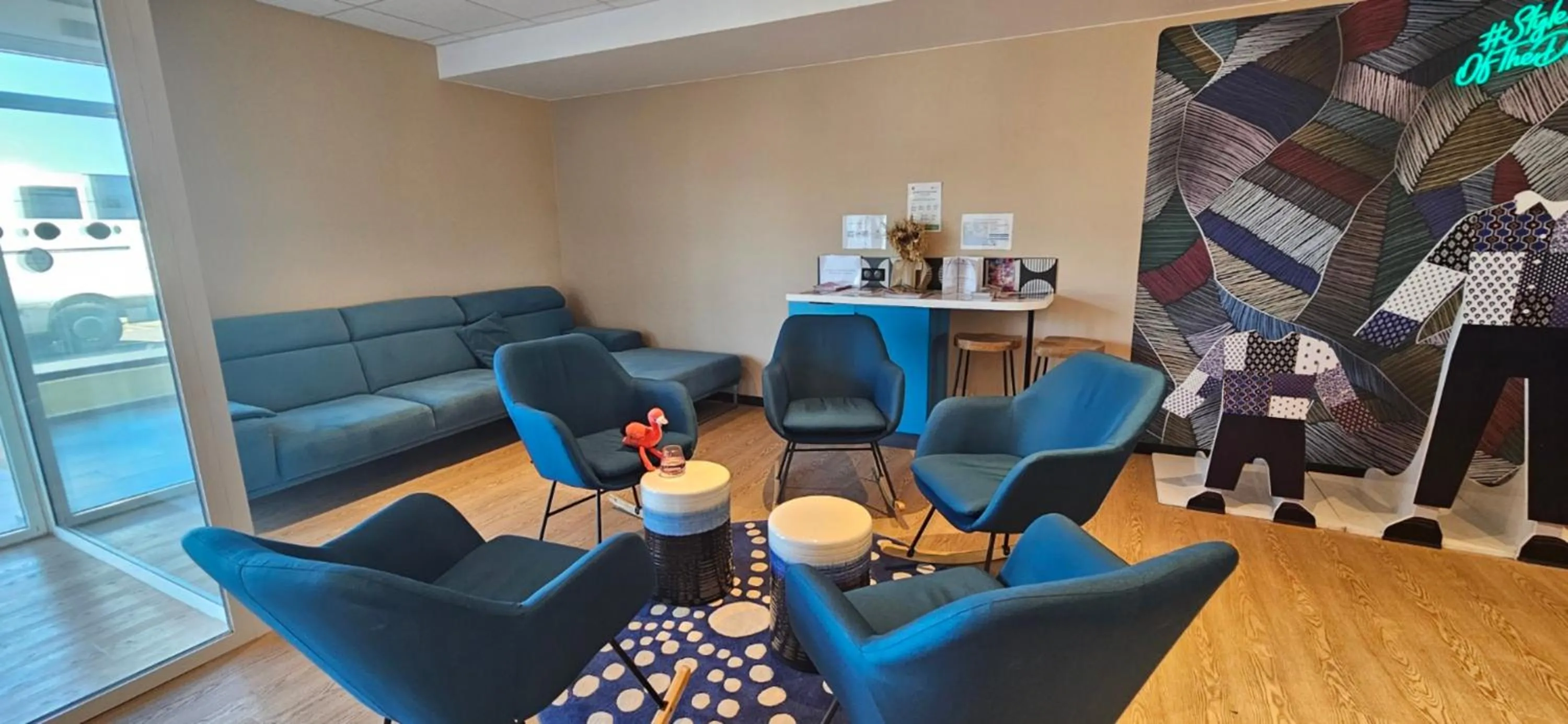 Seating area in Ibis Styles Miramas