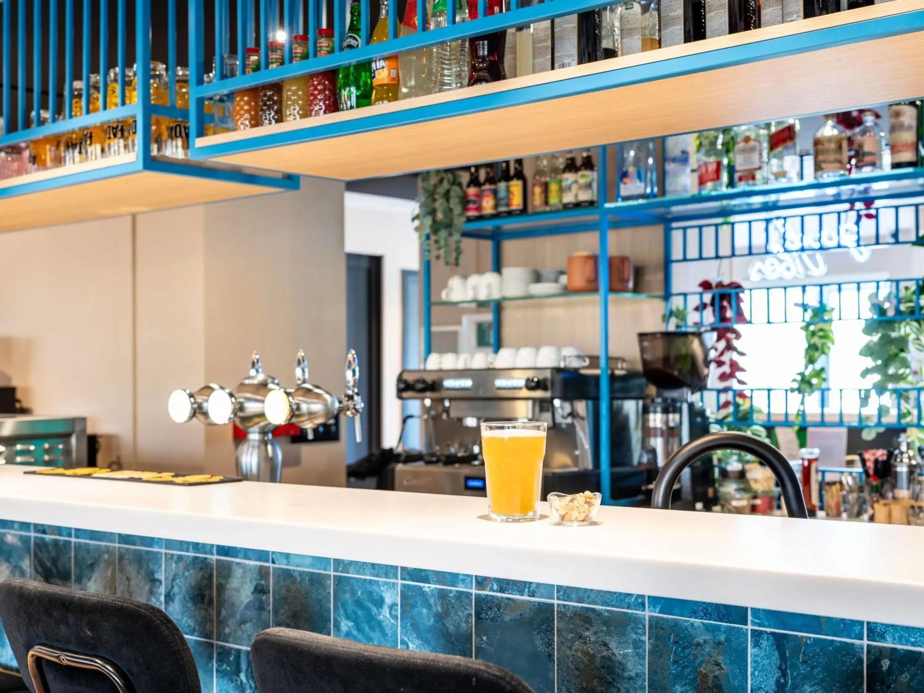 Lounge or bar in Ibis Styles Miramas Lounge or bar in Ibis Styles Miramas