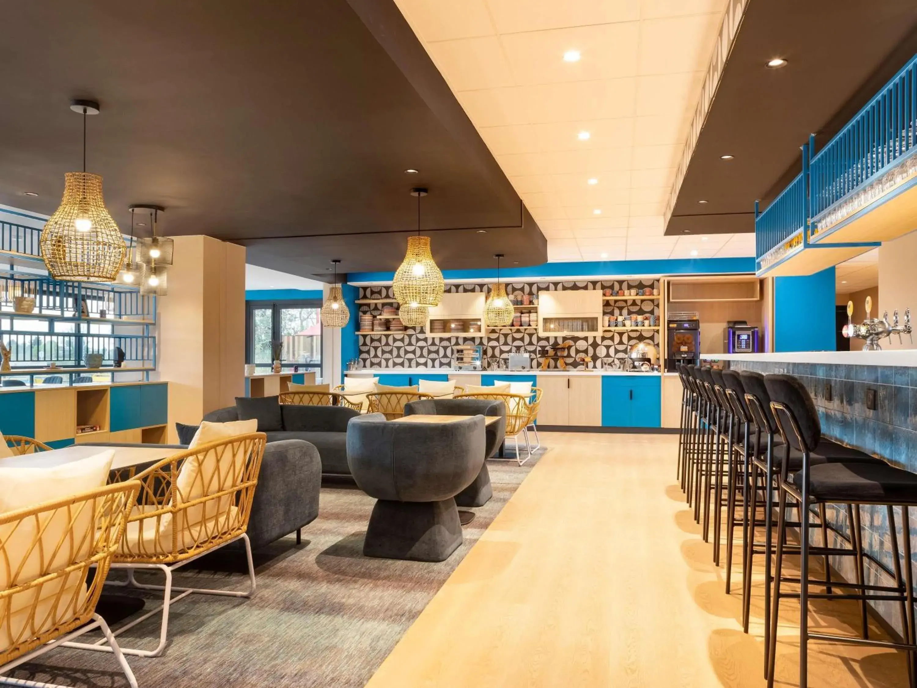 Lounge or bar in Ibis Styles Miramas Lounge or bar in Ibis Styles Miramas