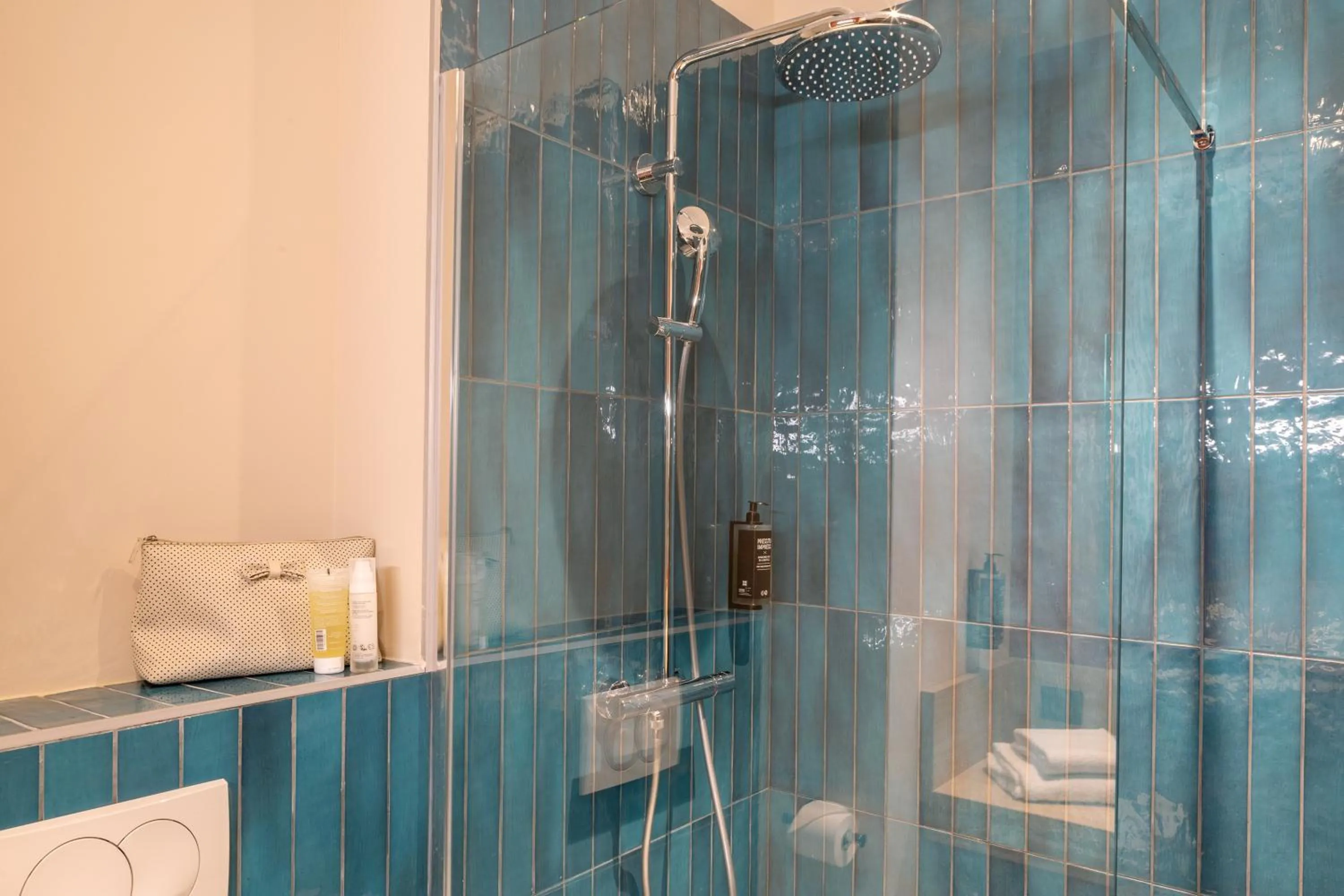 Bathroom in Ibis Styles Miramas