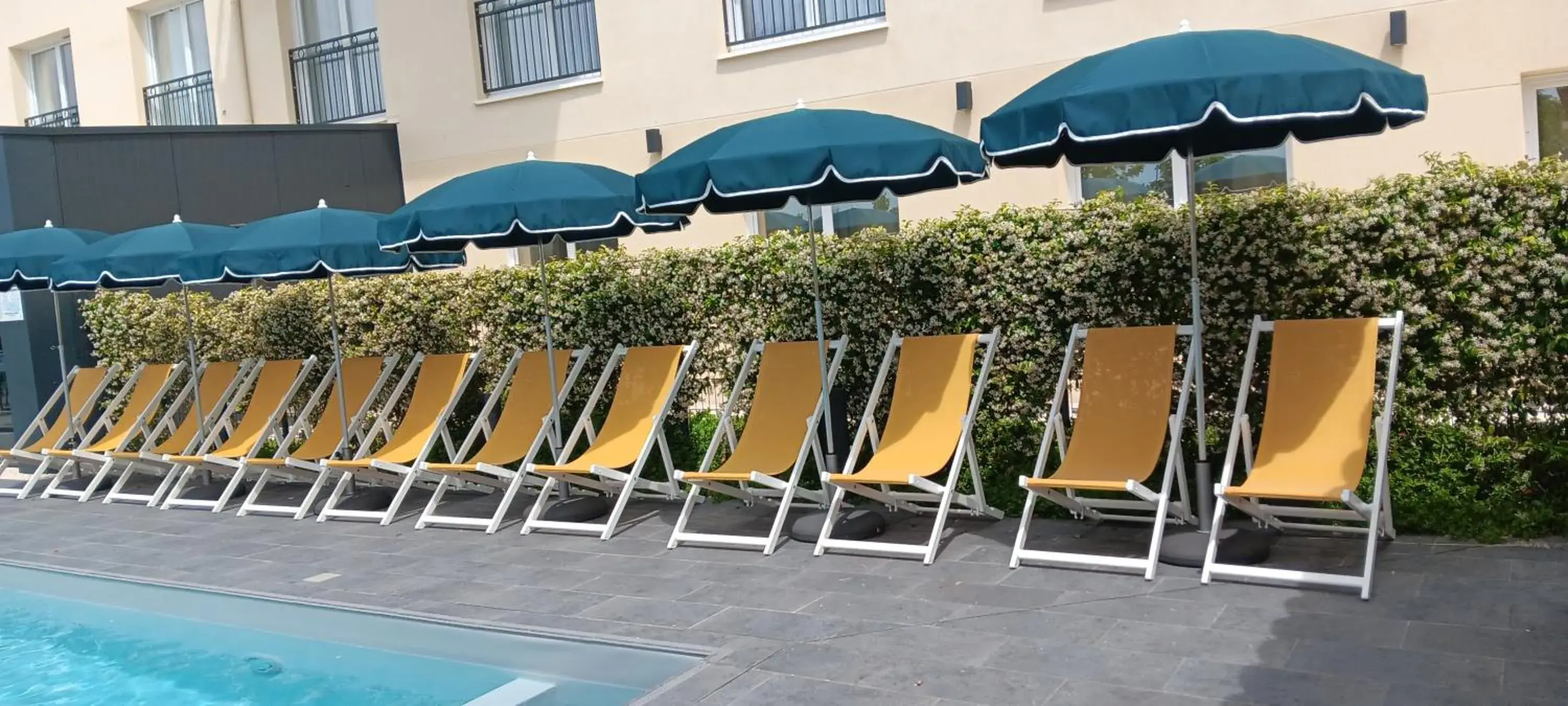 Swimming pool in Ibis Styles Miramas Swimming pool in Ibis Styles Miramas