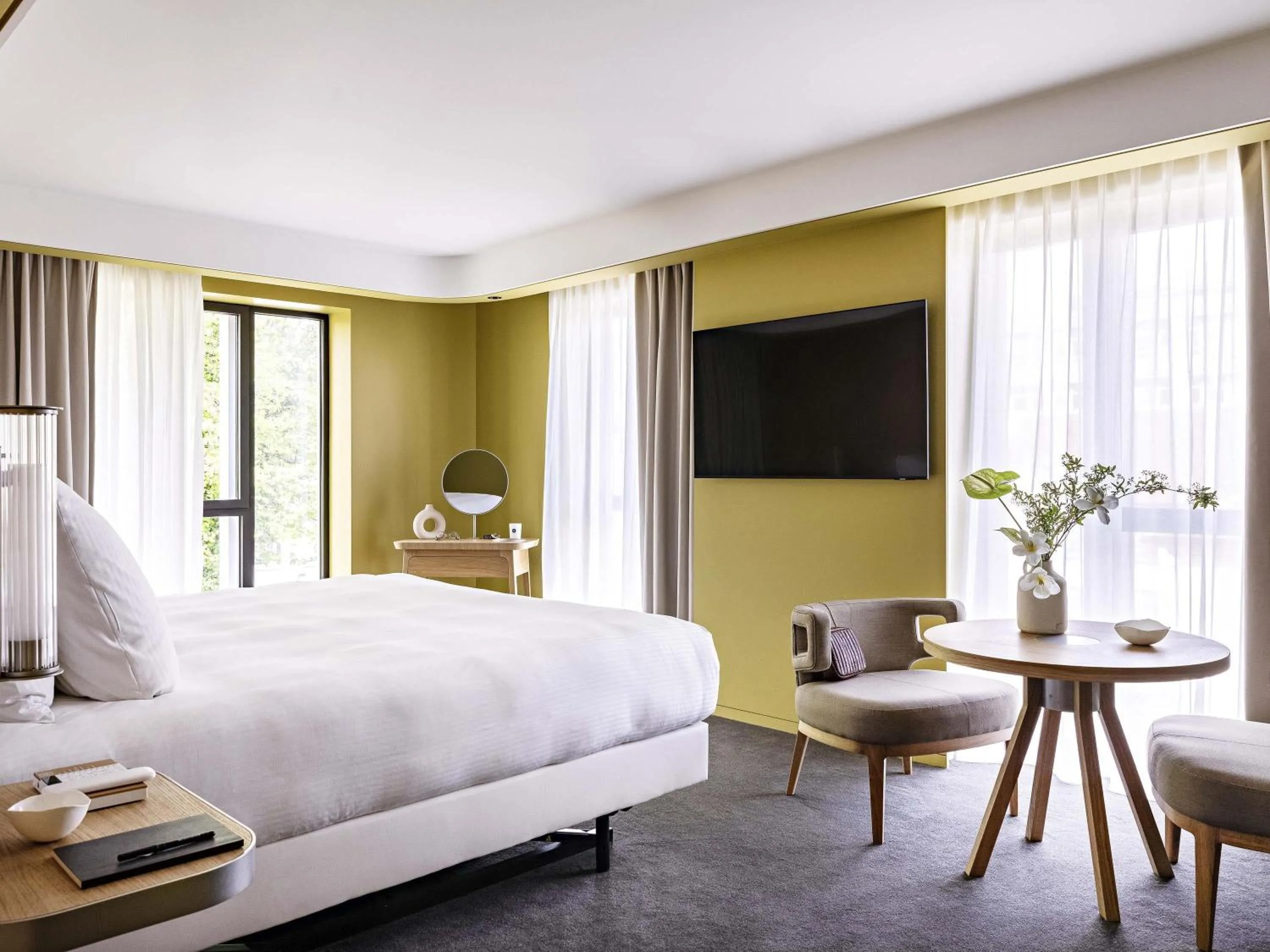 Bedroom, Bed in Domaine de la Reine Margot Paris-Issy - MGallery Collection