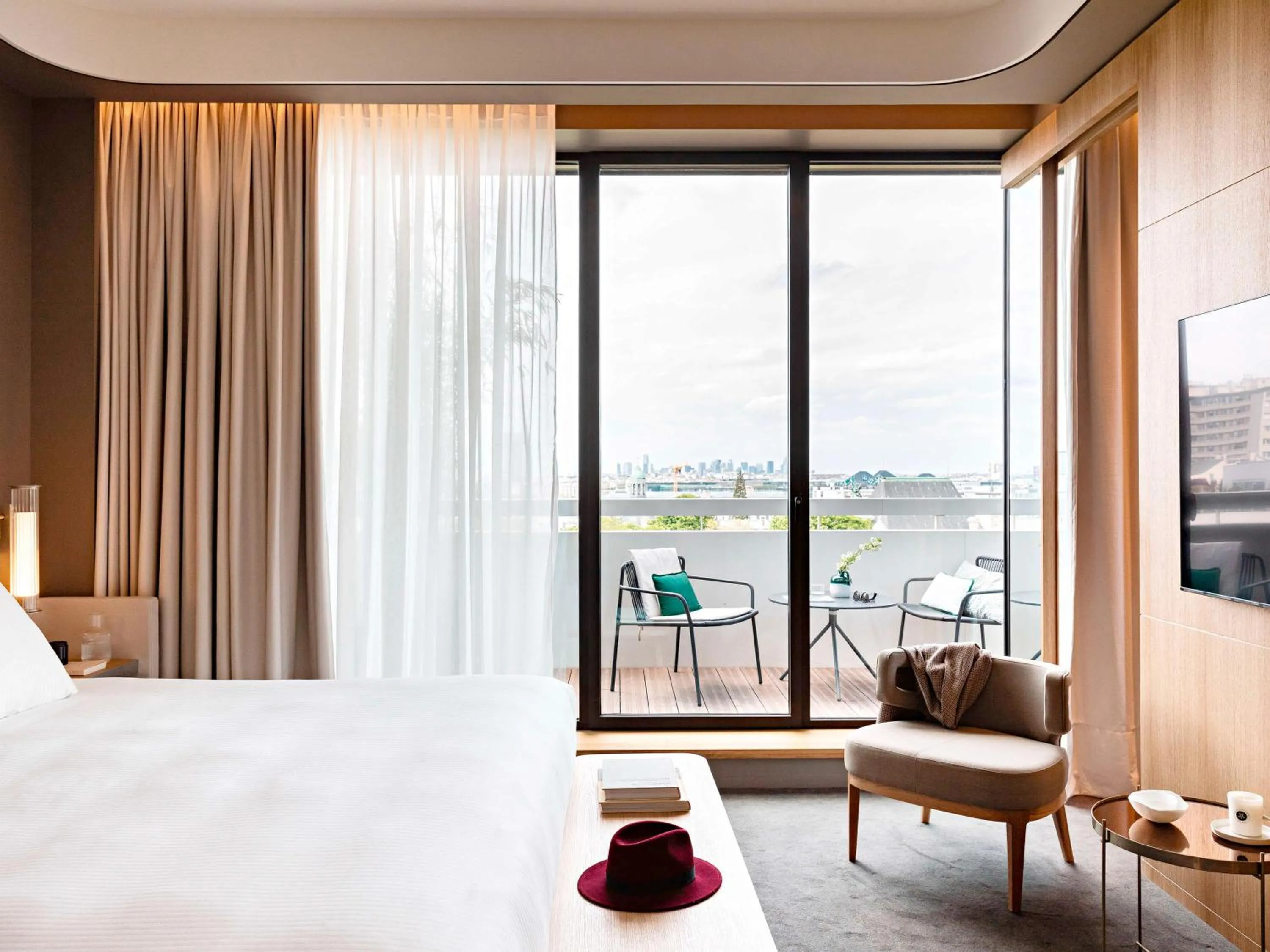 Bed in Domaine de la Reine Margot Paris-Issy - MGallery Collection