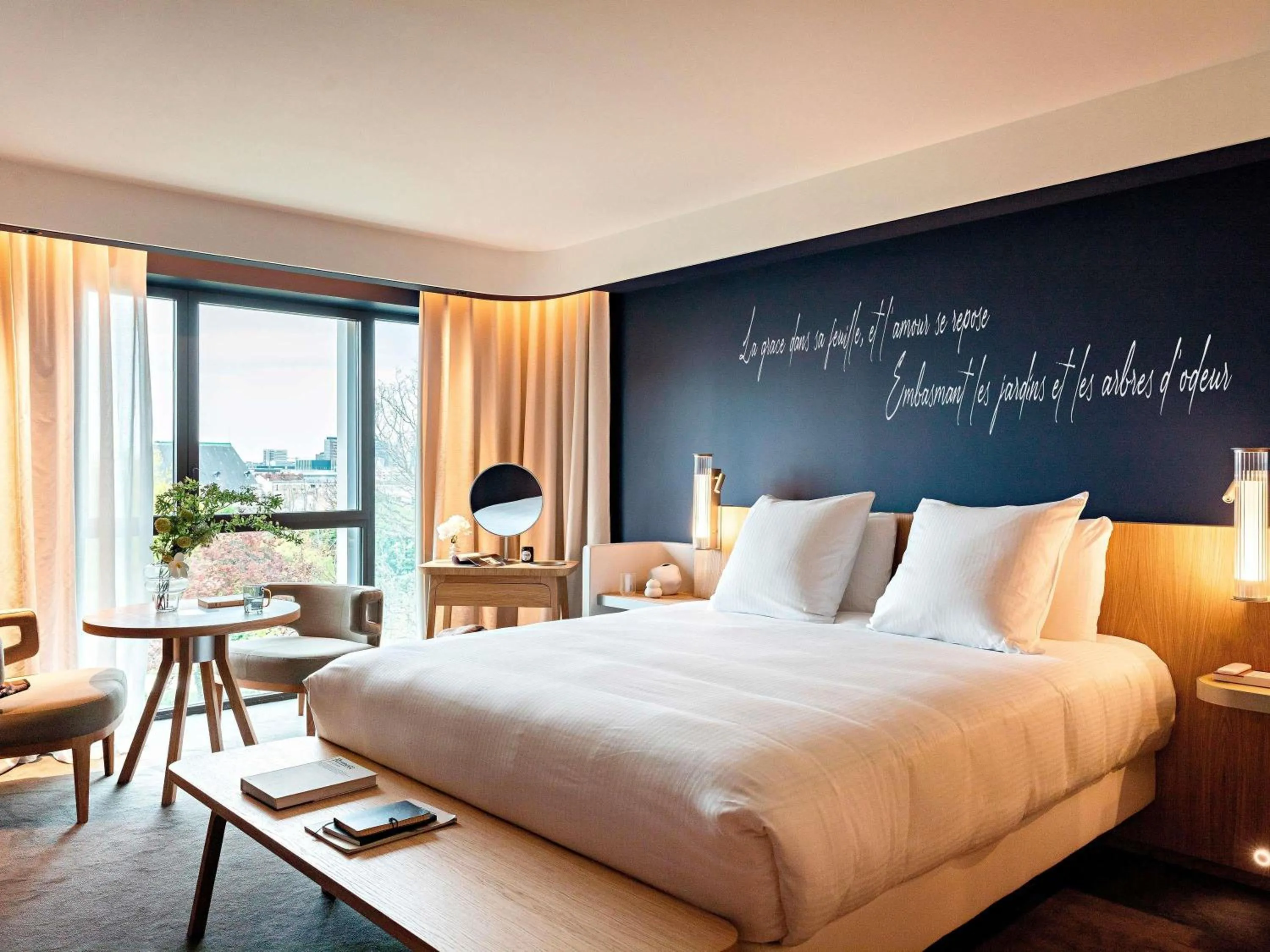 Property building, Bed in Domaine de la Reine Margot Paris-Issy - MGallery Collection