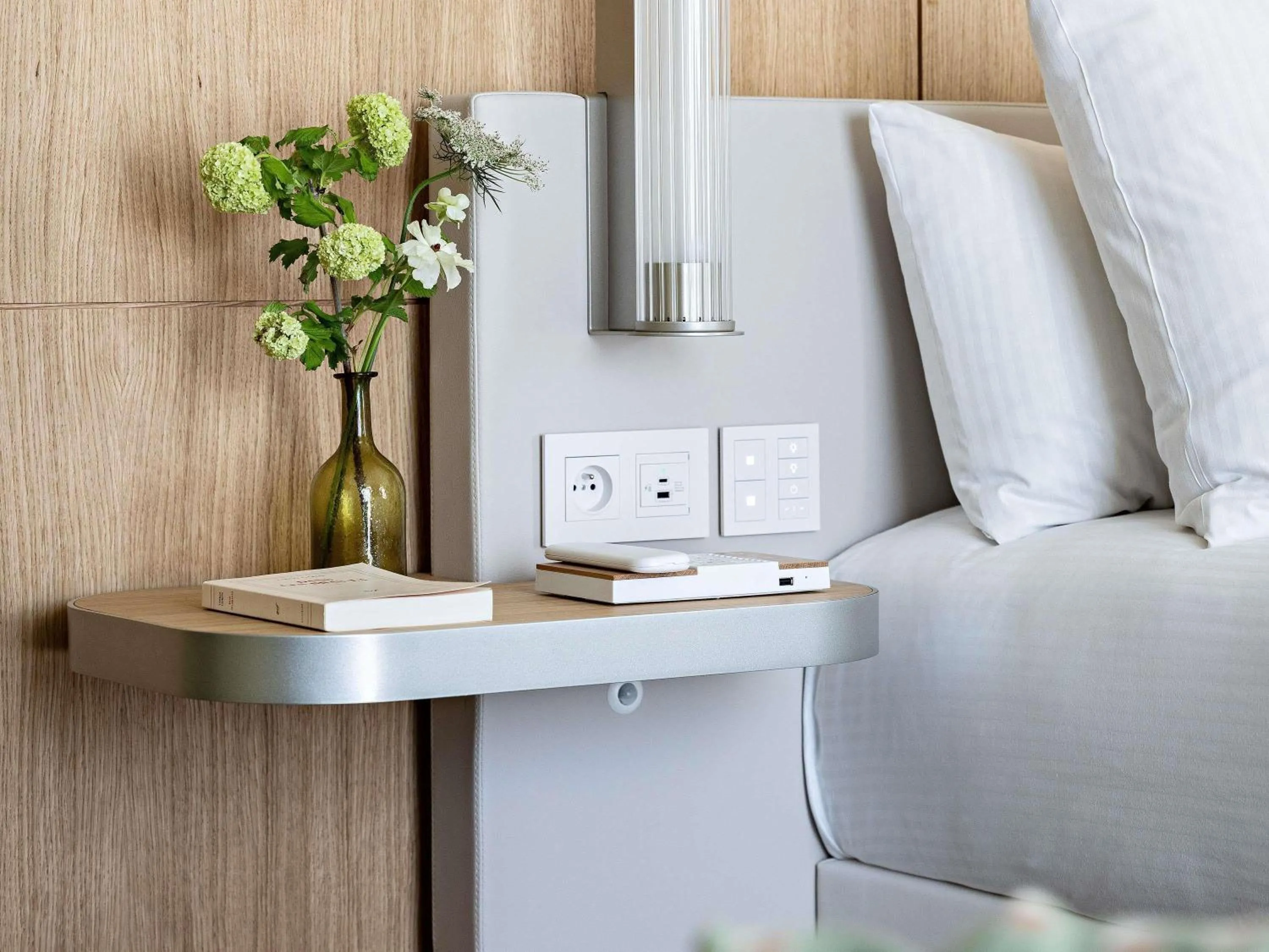 Bedroom, Bed in Domaine de la Reine Margot Paris-Issy - MGallery Collection