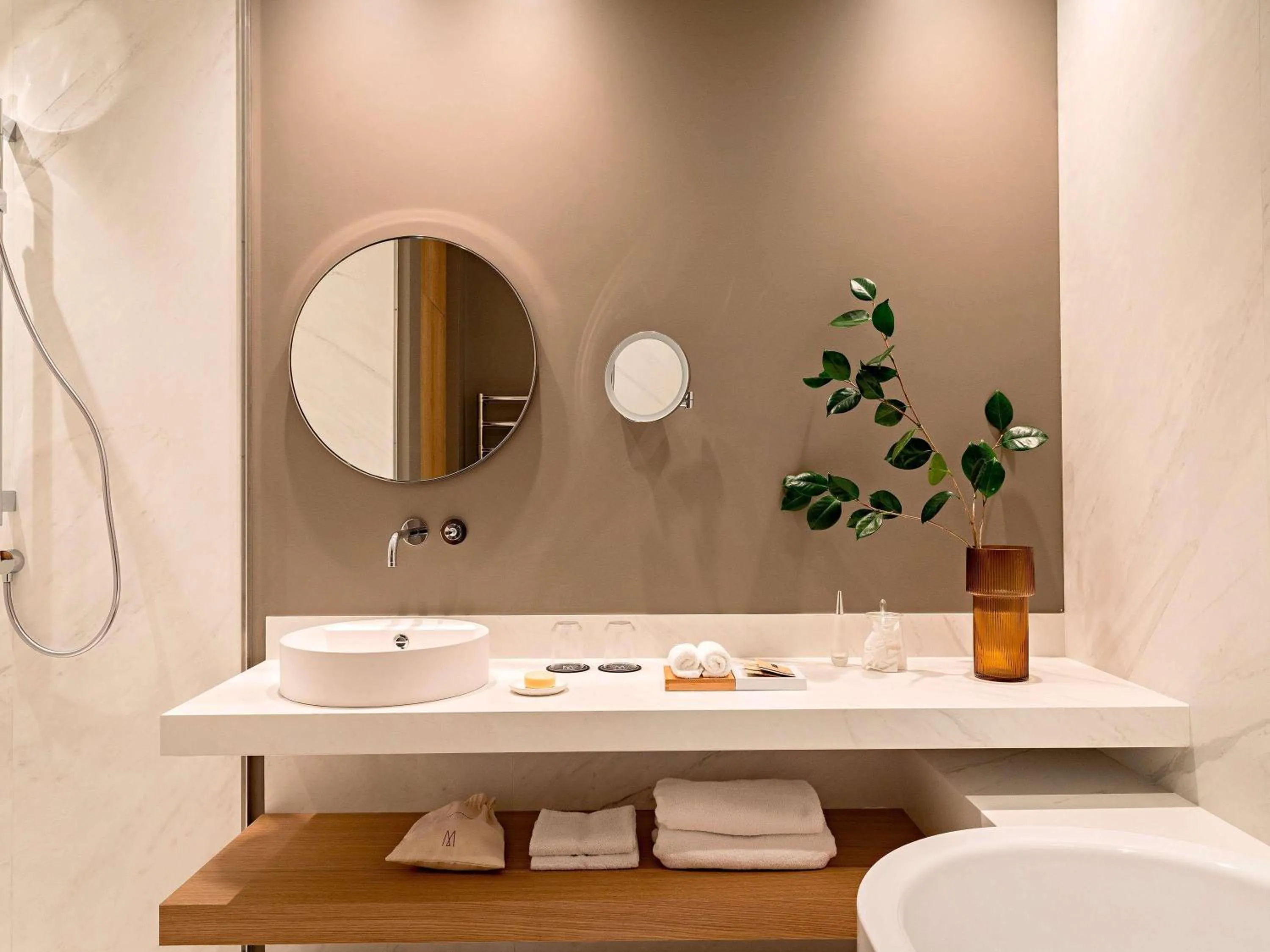 Bedroom in Domaine de la Reine Margot Paris-Issy - MGallery Collection