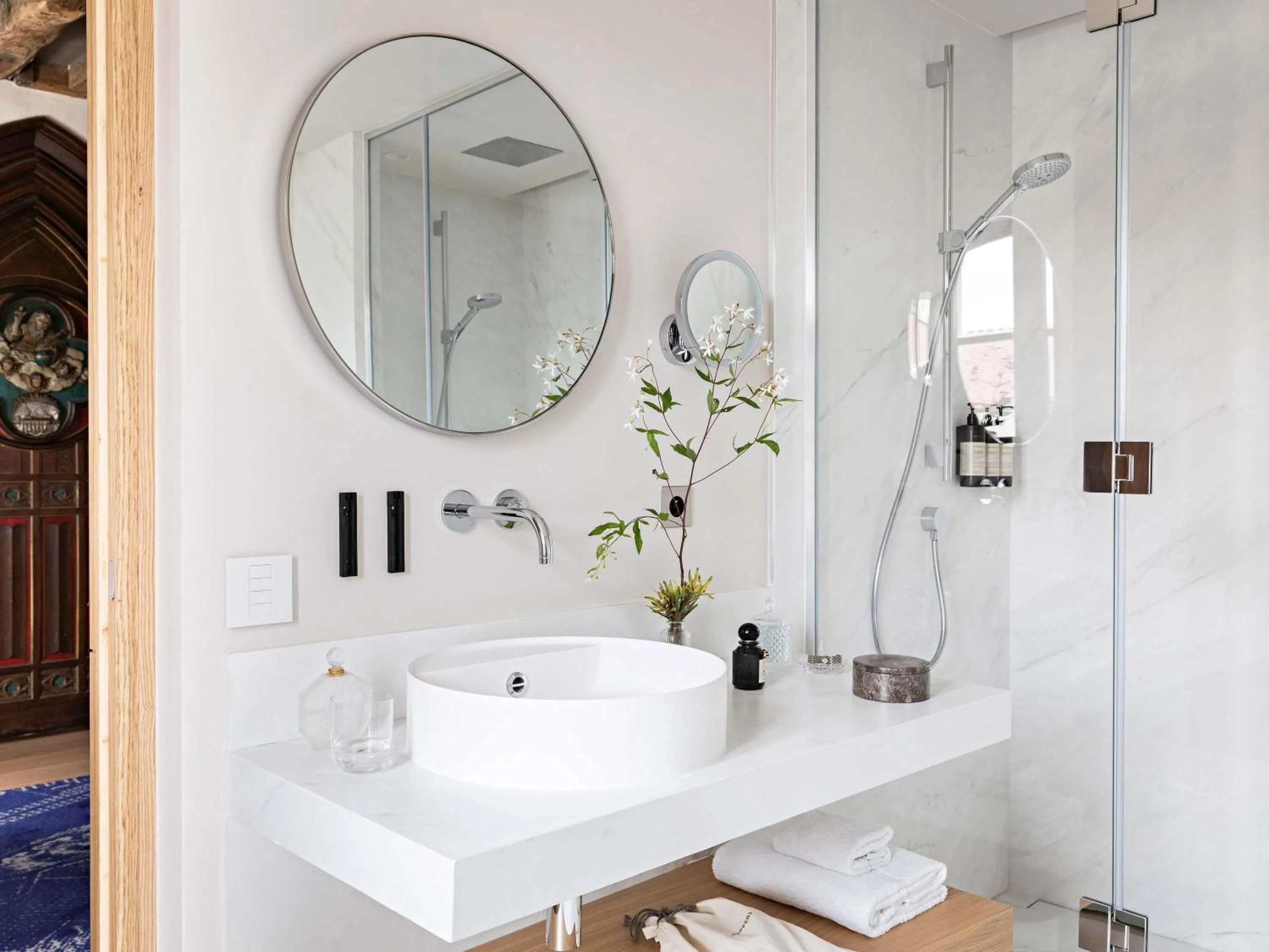 Bedroom in Domaine de la Reine Margot Paris-Issy - MGallery Collection