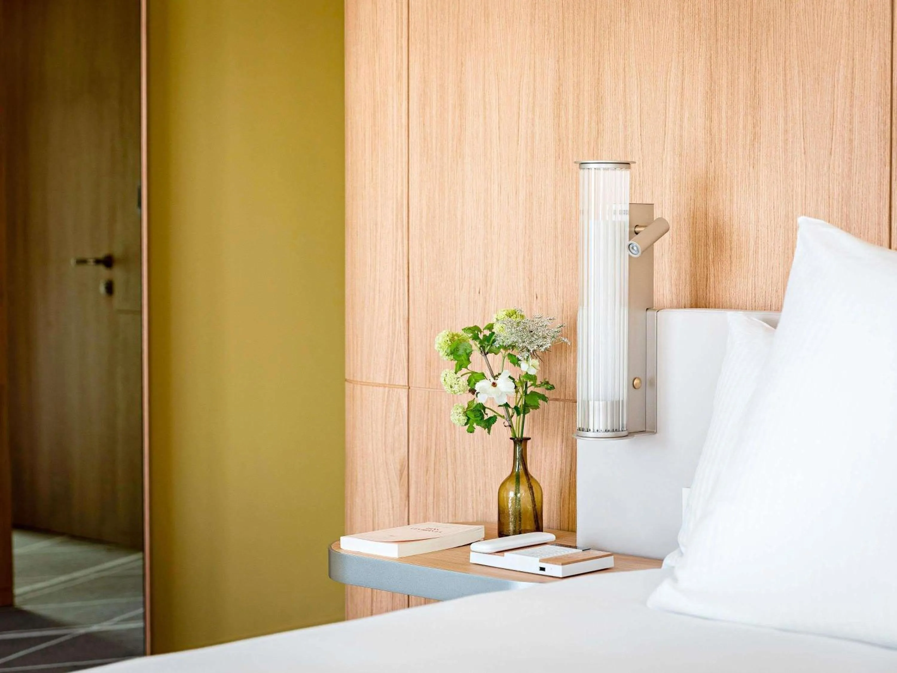 Bedroom, Bed in Domaine de la Reine Margot Paris-Issy - MGallery Collection