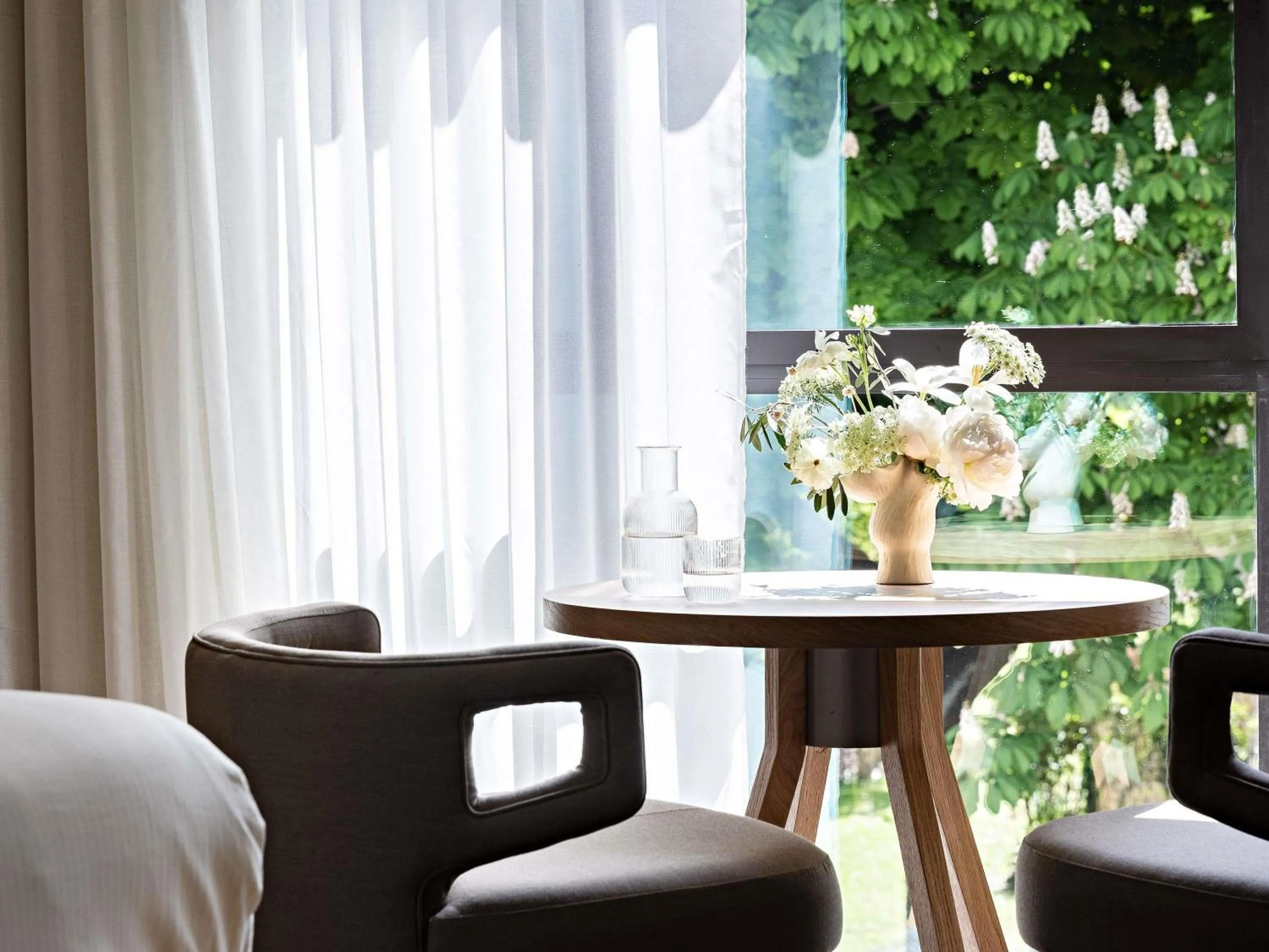 Bedroom in Domaine de la Reine Margot Paris-Issy - MGallery Collection