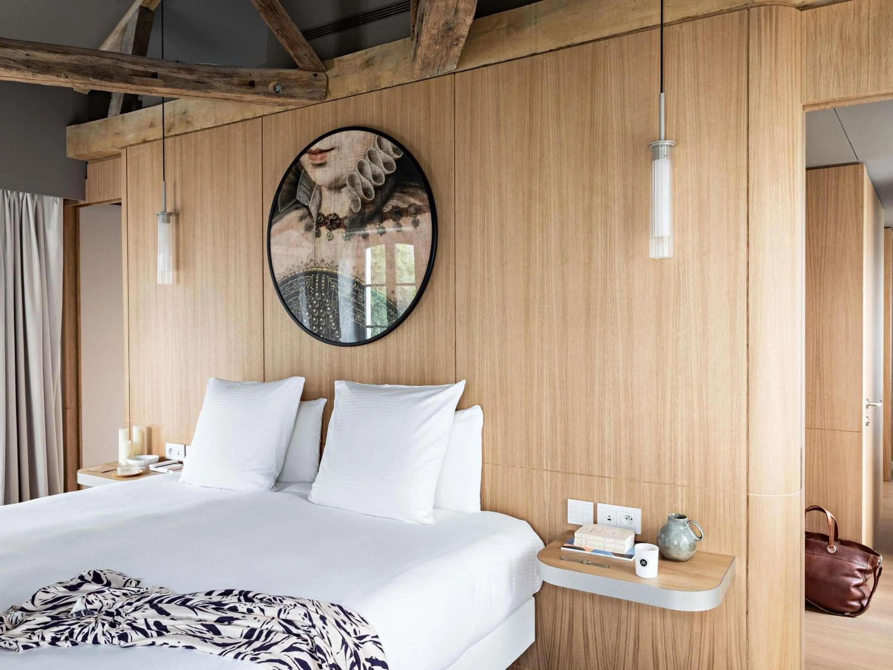 Bedroom, Bed in Domaine de la Reine Margot Paris-Issy - MGallery Collection