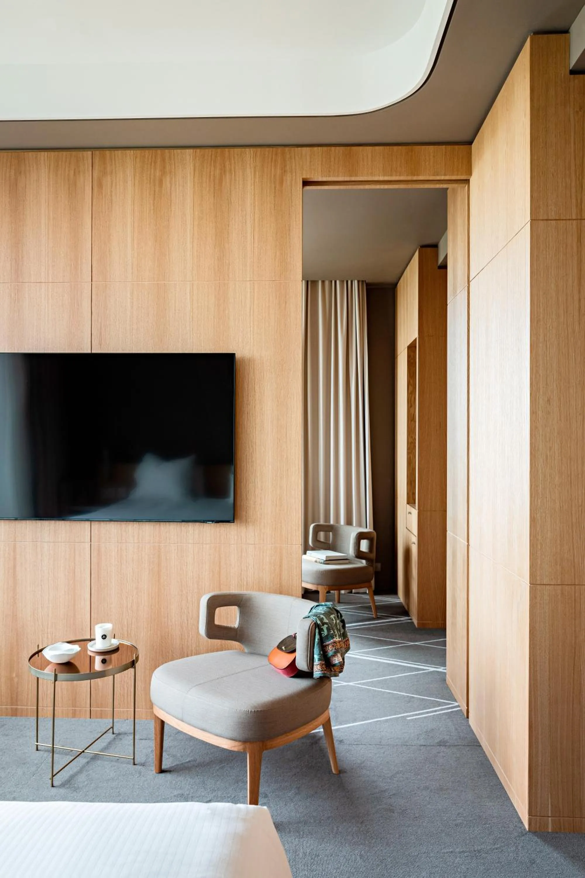 Bedroom in Domaine de la Reine Margot Paris-Issy - MGallery Collection