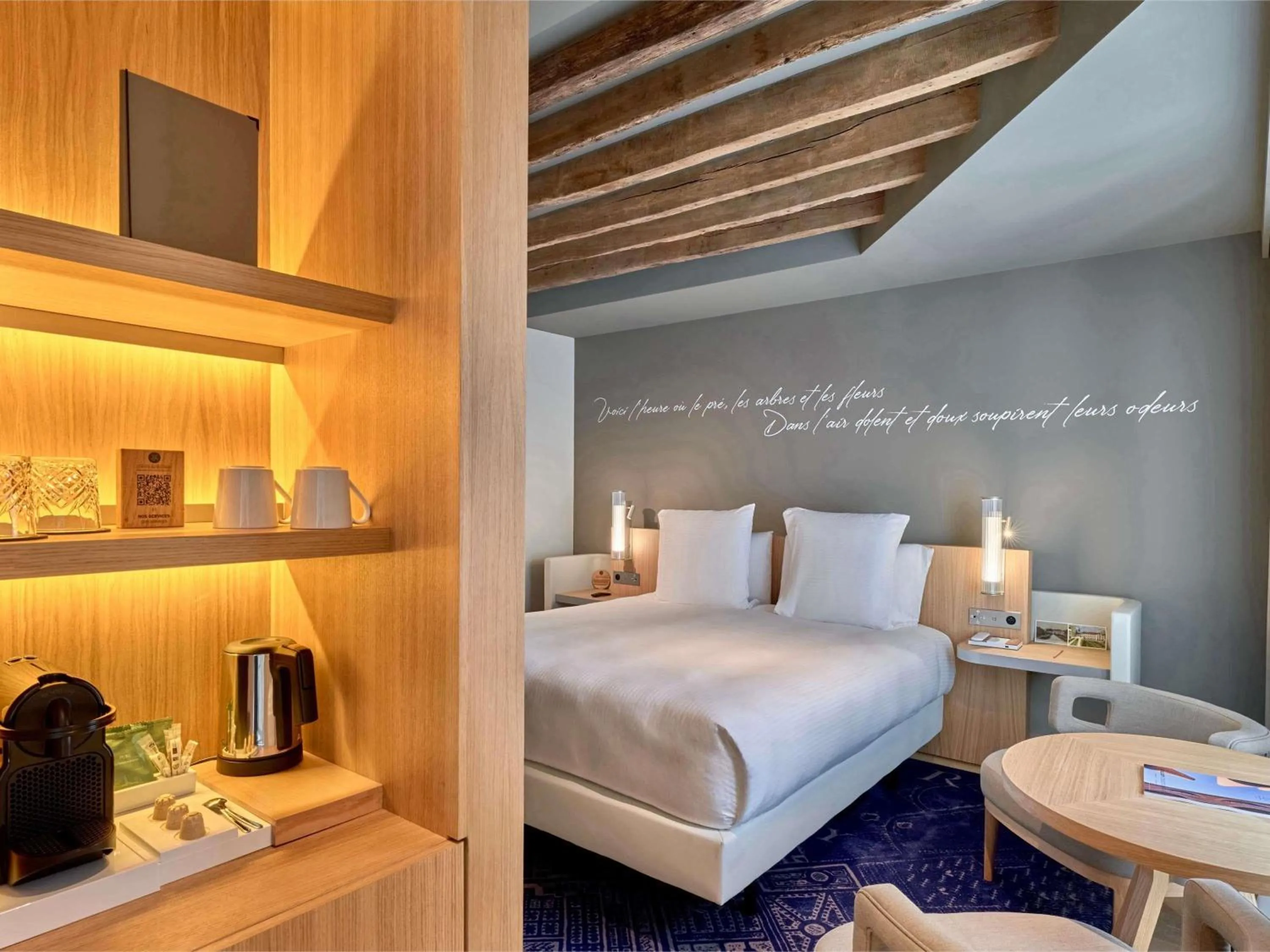 Bedroom, Bed in Domaine de la Reine Margot Paris-Issy - MGallery Collection