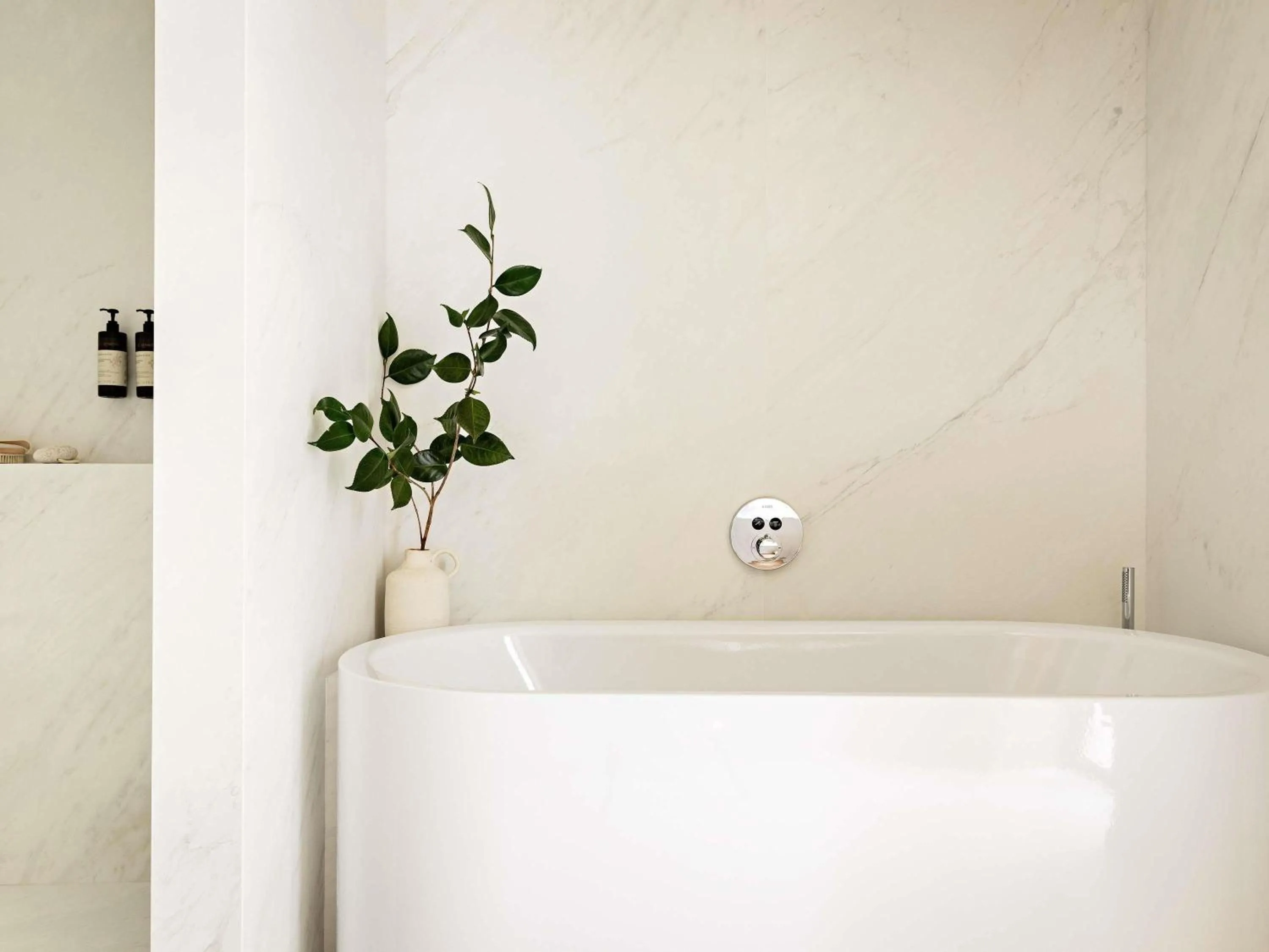 Bedroom in Domaine de la Reine Margot Paris-Issy - MGallery Collection