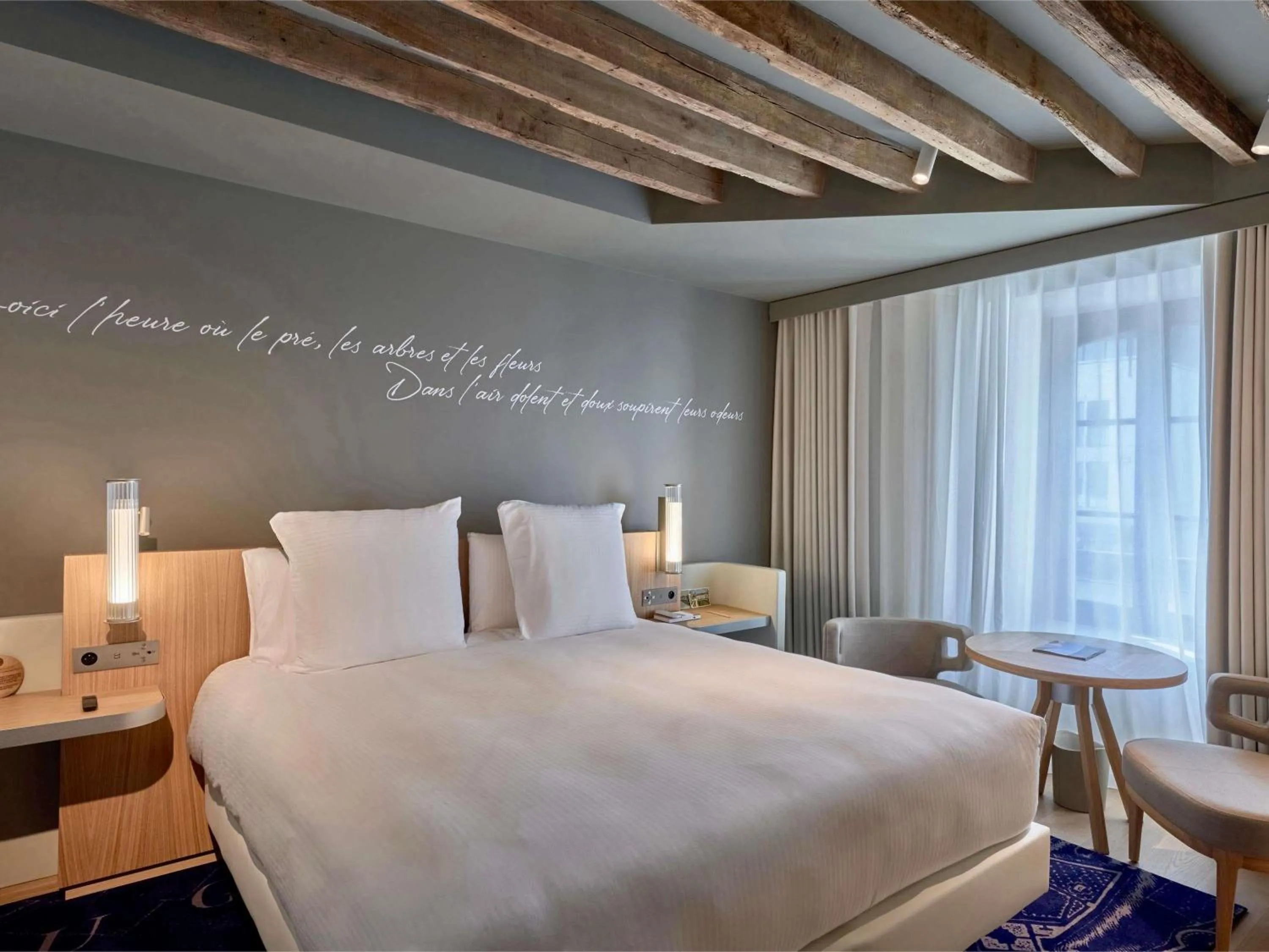 Bedroom, Bed in Domaine de la Reine Margot Paris-Issy - MGallery Collection