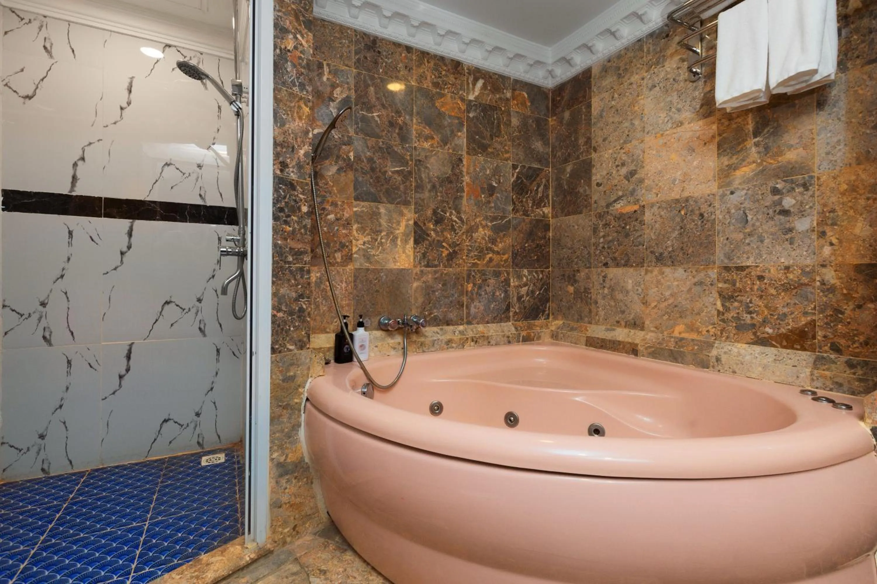 Bath in Angkor Land Urban Boutique