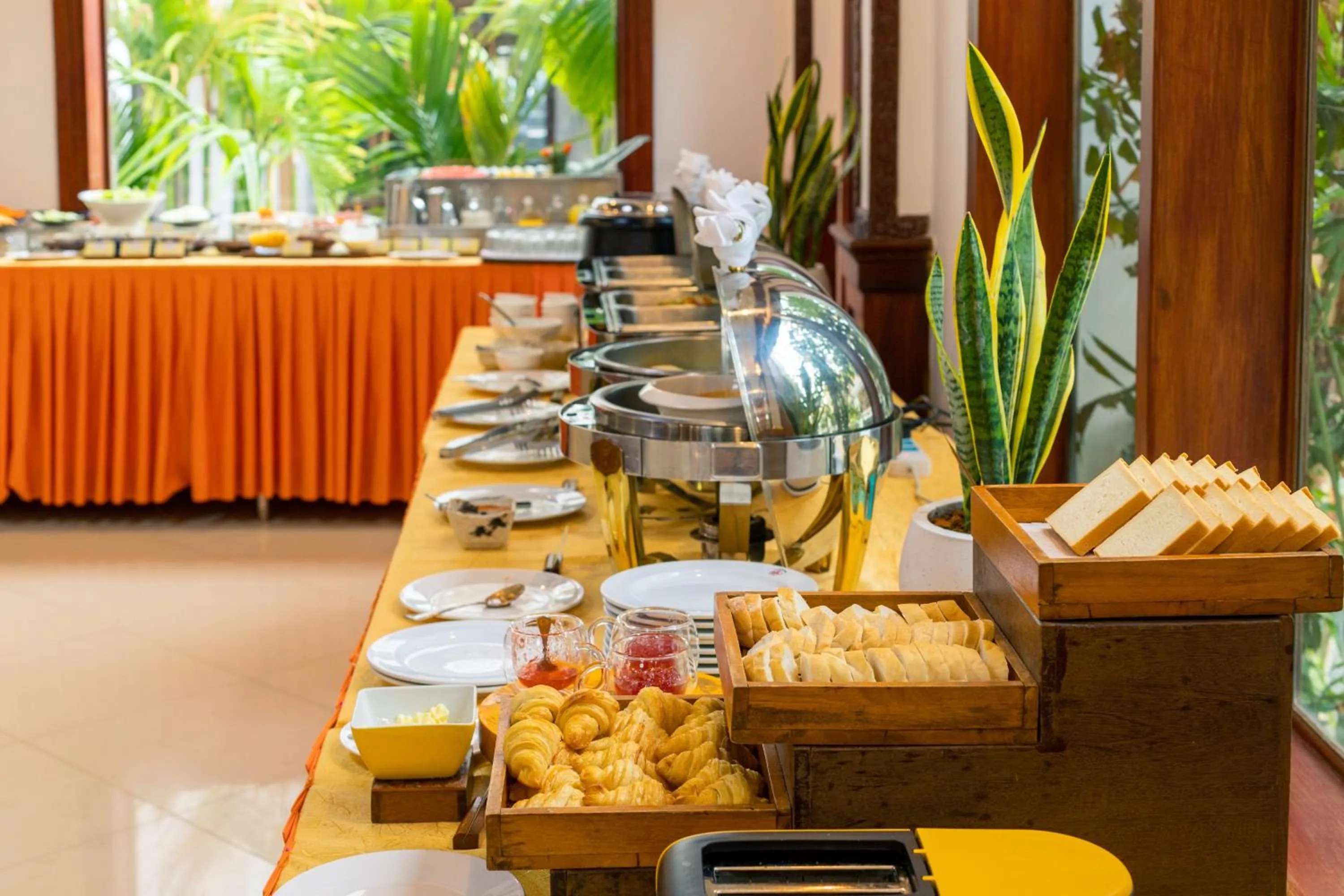 Breakfast in Angkor Land Urban Boutique