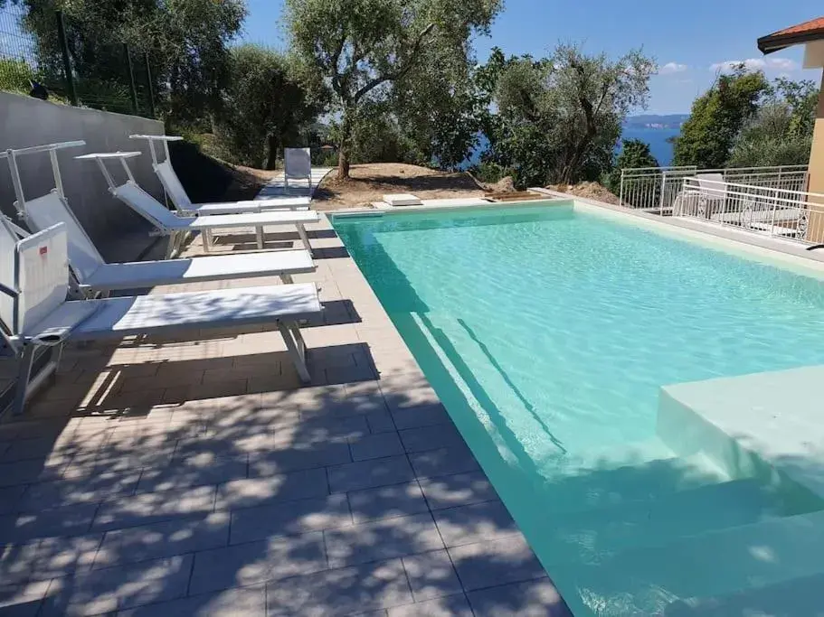 Villa Malù - APT Luisa Piscina e vista lago Villa Malù - APT Luisa Piscina e vista lago