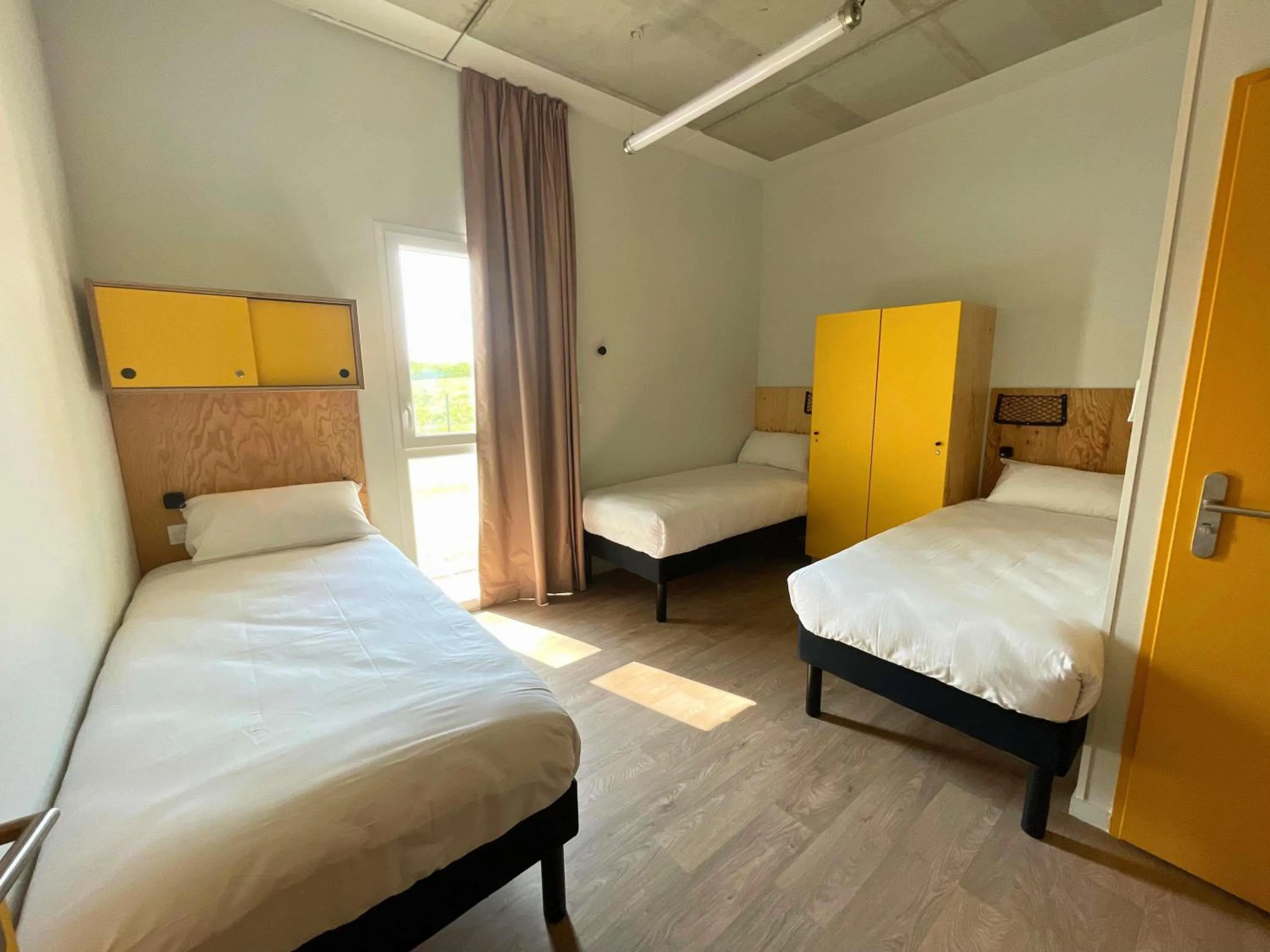 Bedroom, Bed in greet hotel Castets Coeur des Landes