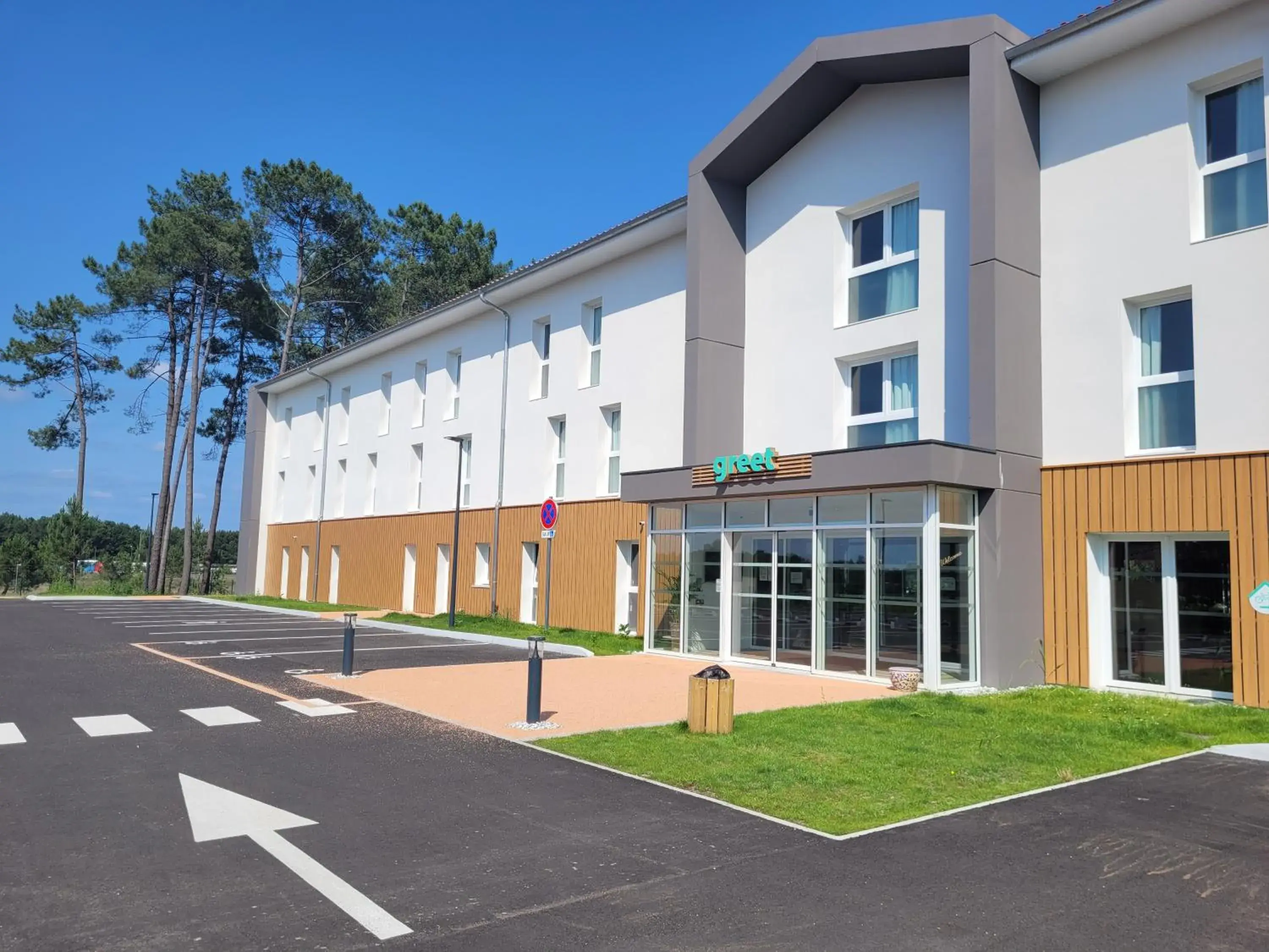 Property building in greet hotel Castets Coeur des Landes Property building in greet hotel Castets Coeur des Landes