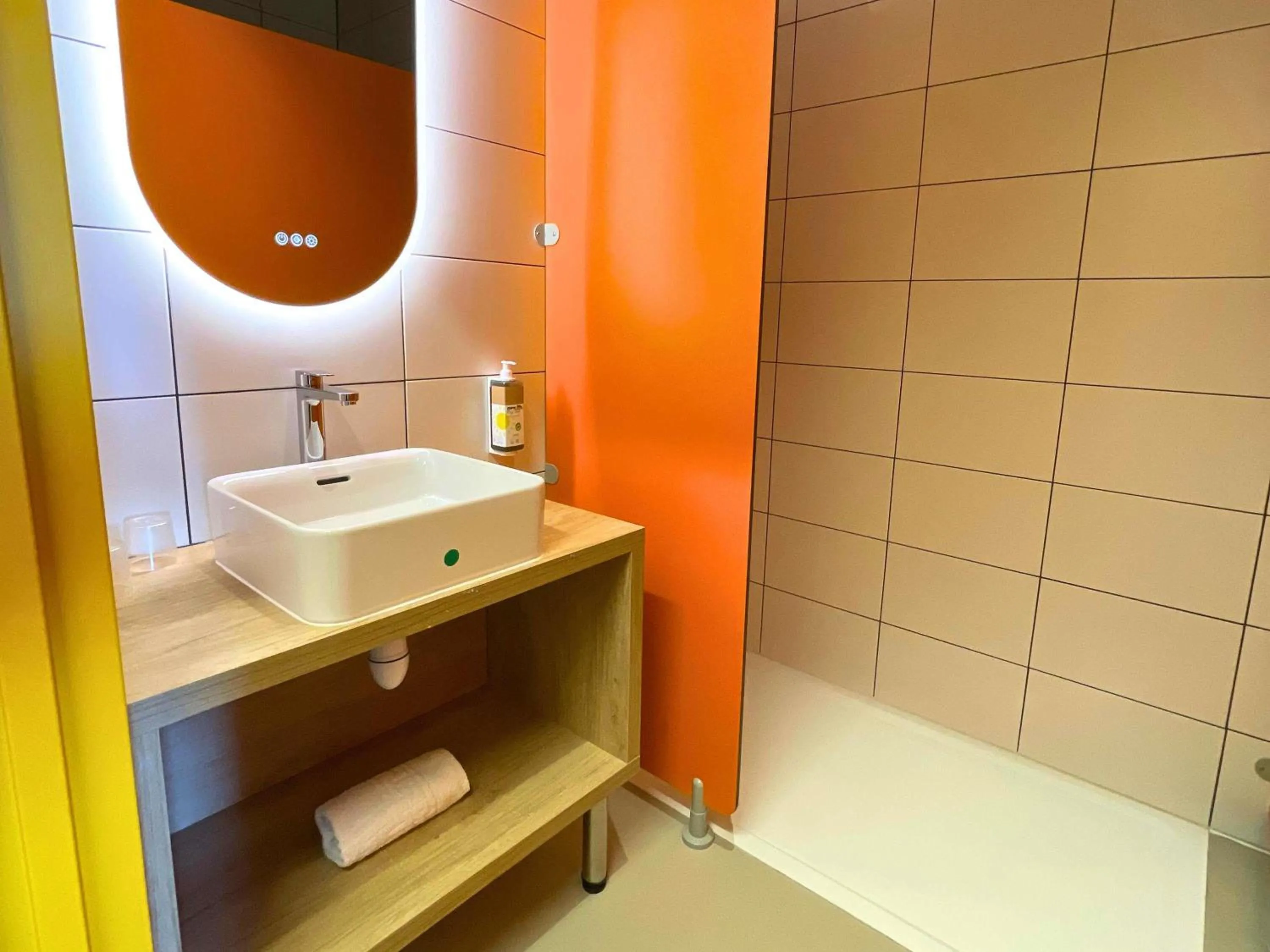 Bedroom in greet hotel Castets Coeur des Landes