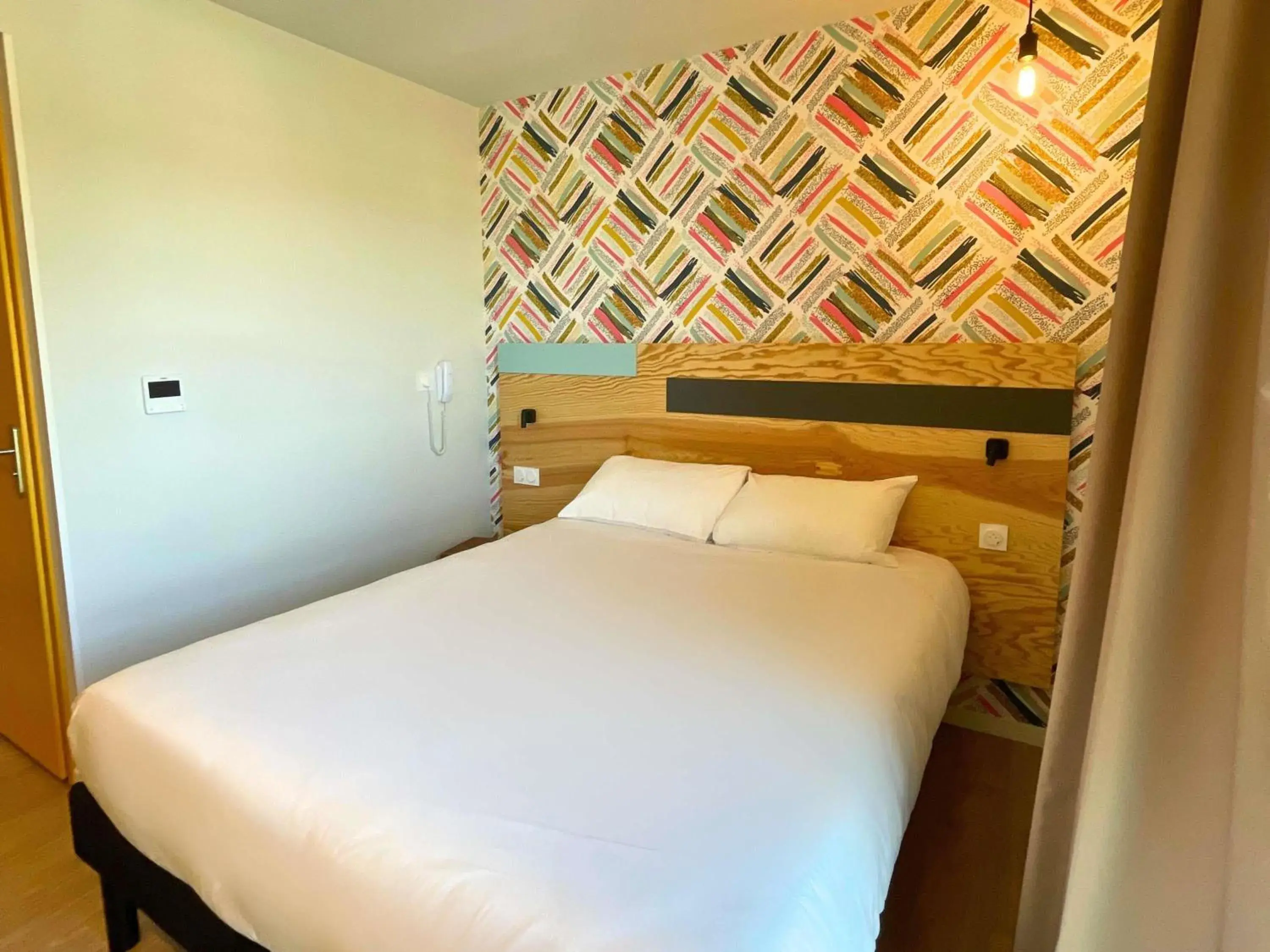 Property building, Bed in greet hotel Castets Coeur des Landes Property building, Bed in greet hotel Castets Coeur des Landes