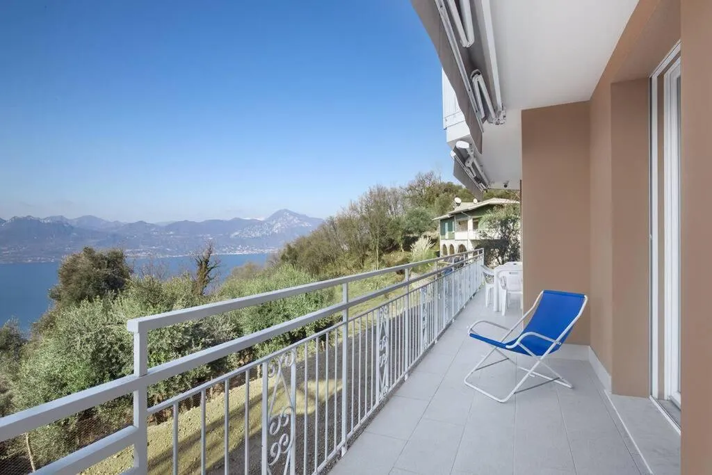 Balcony/Terrace in Villa Malù - APT Amalia - Piscina e vista lago