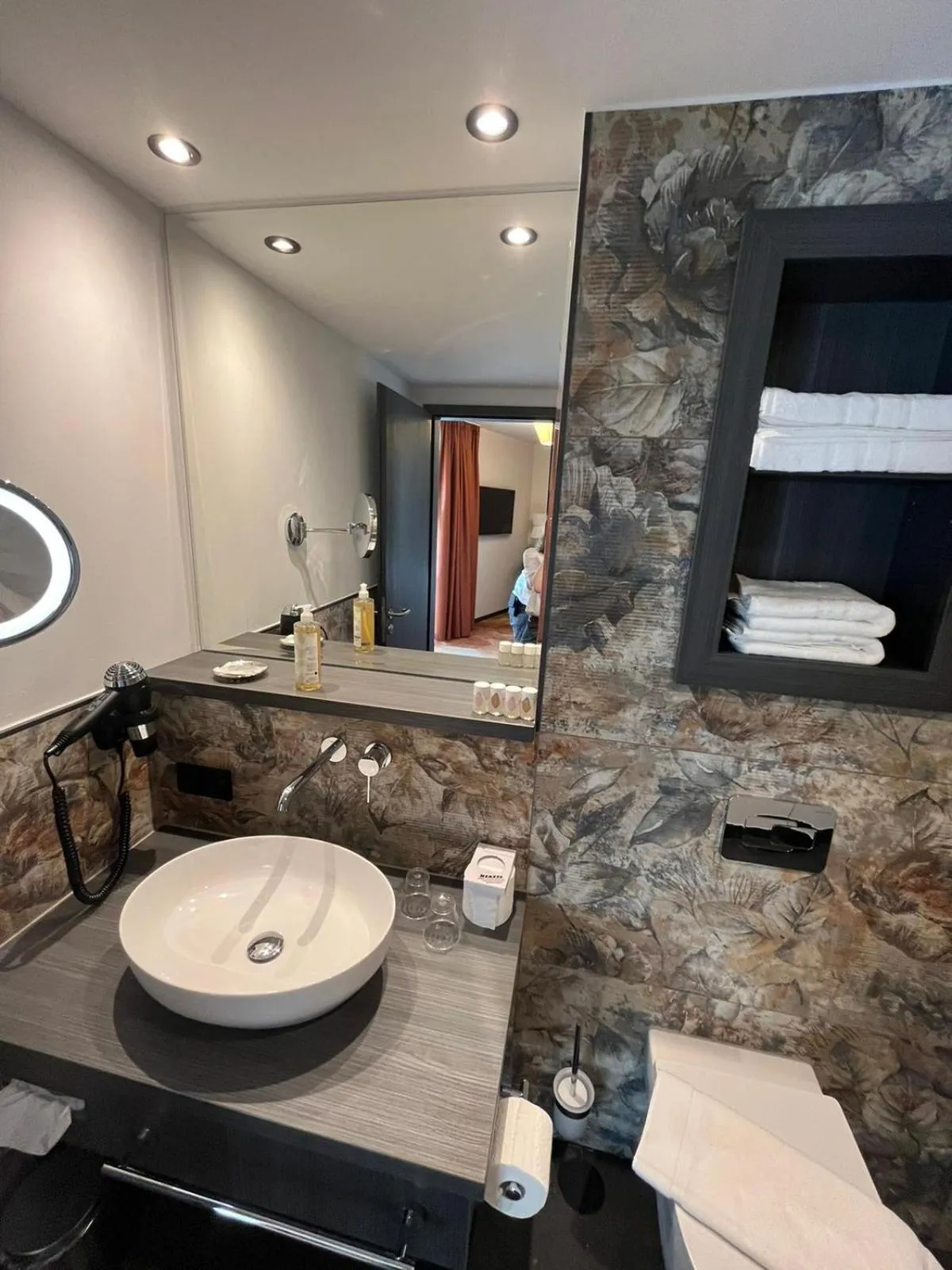 Toilet in SPREE. Hotel am Hafen