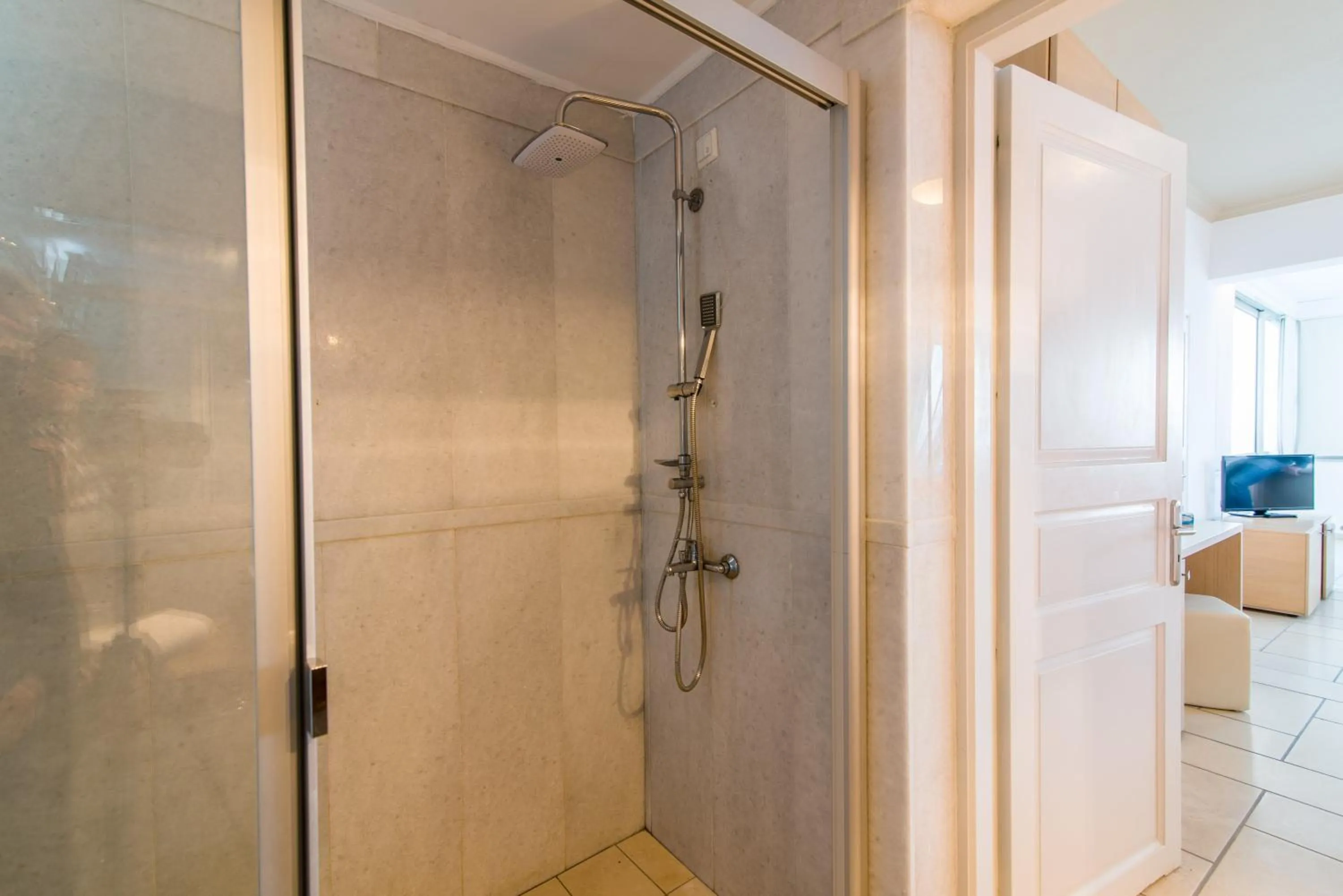 Shower in Antinea Suites Hotel & Spa