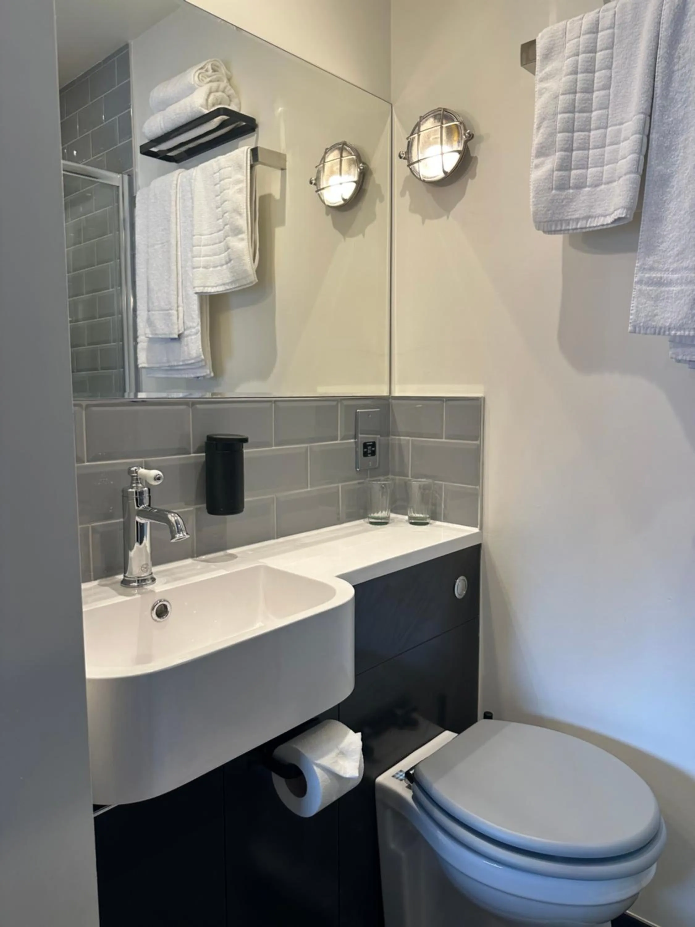 Rooms Above Sugar Boat