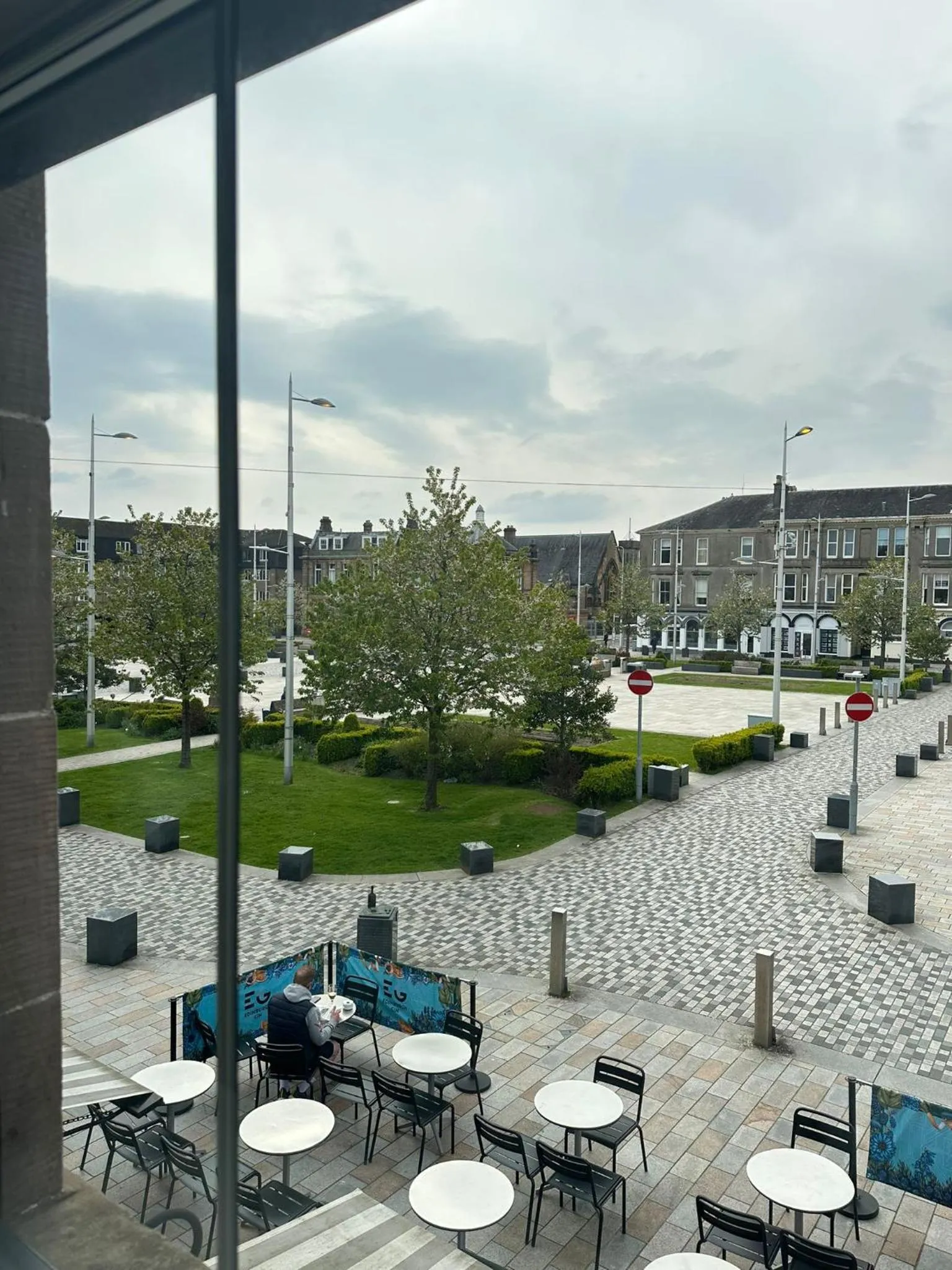 Seating area in Rooms Above Sugar Boat