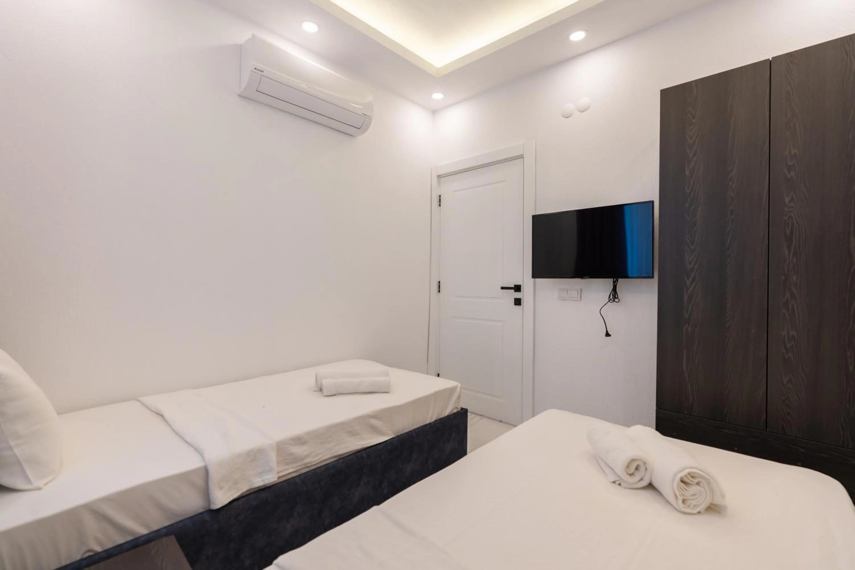 Communal lounge/ TV room in TAYLA SUİT