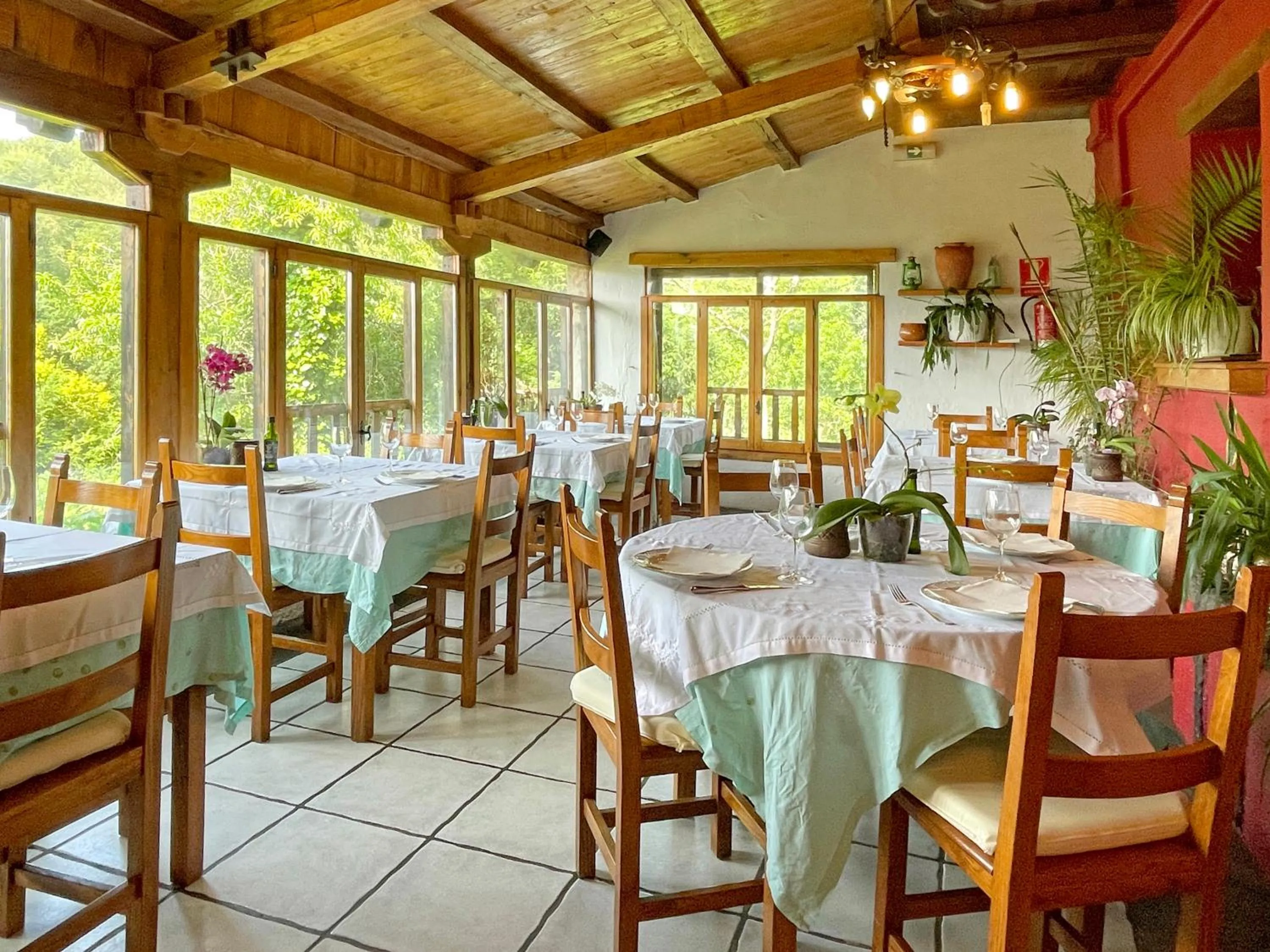 Restaurant/places to eat in Hotel Peruskenea