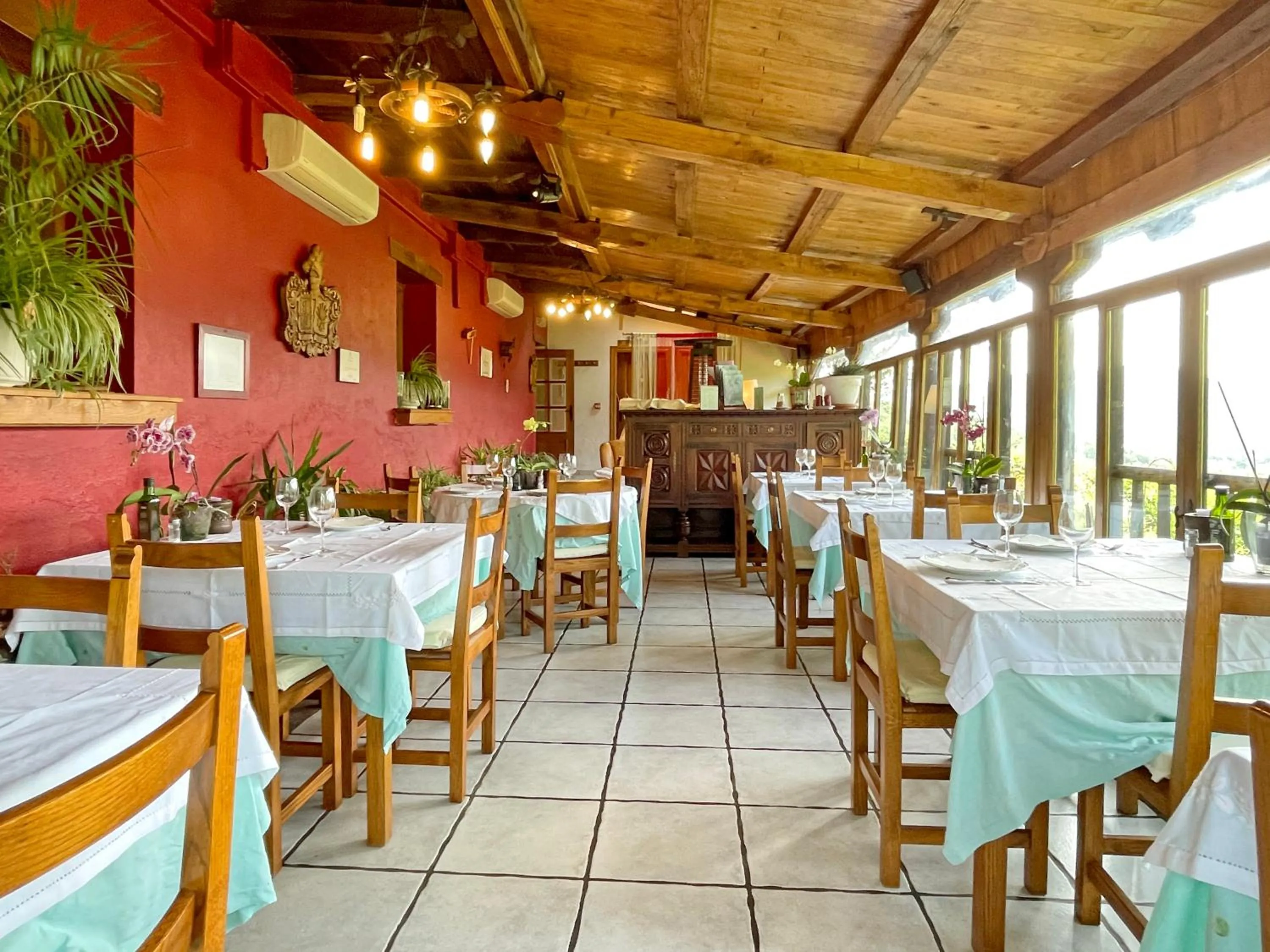 Restaurant/places to eat in Hotel Peruskenea