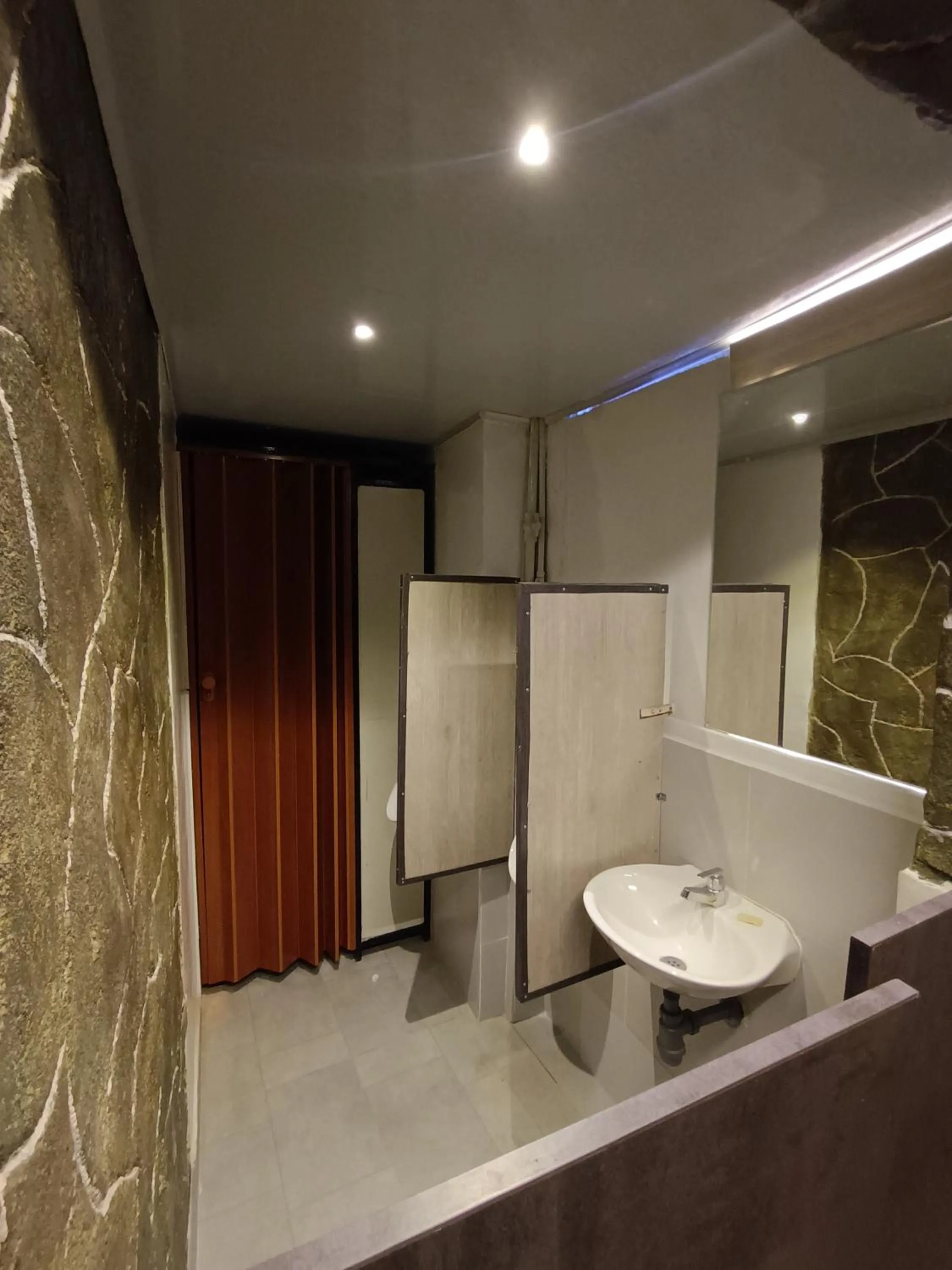 Restaurant/places to eat in Hotel Grand ilama