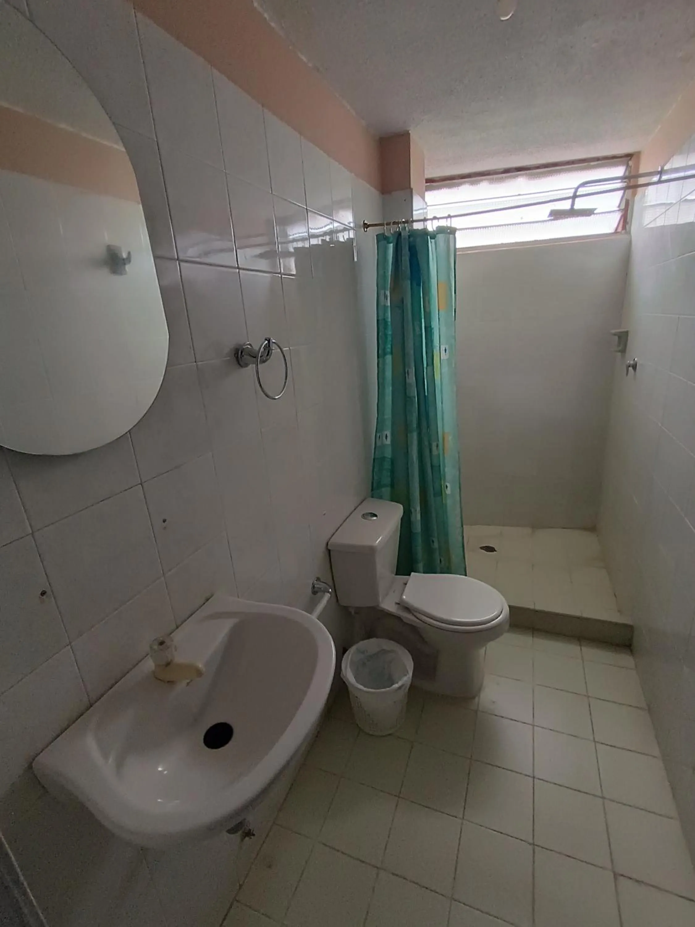 Shower in Hotel Grand ilama