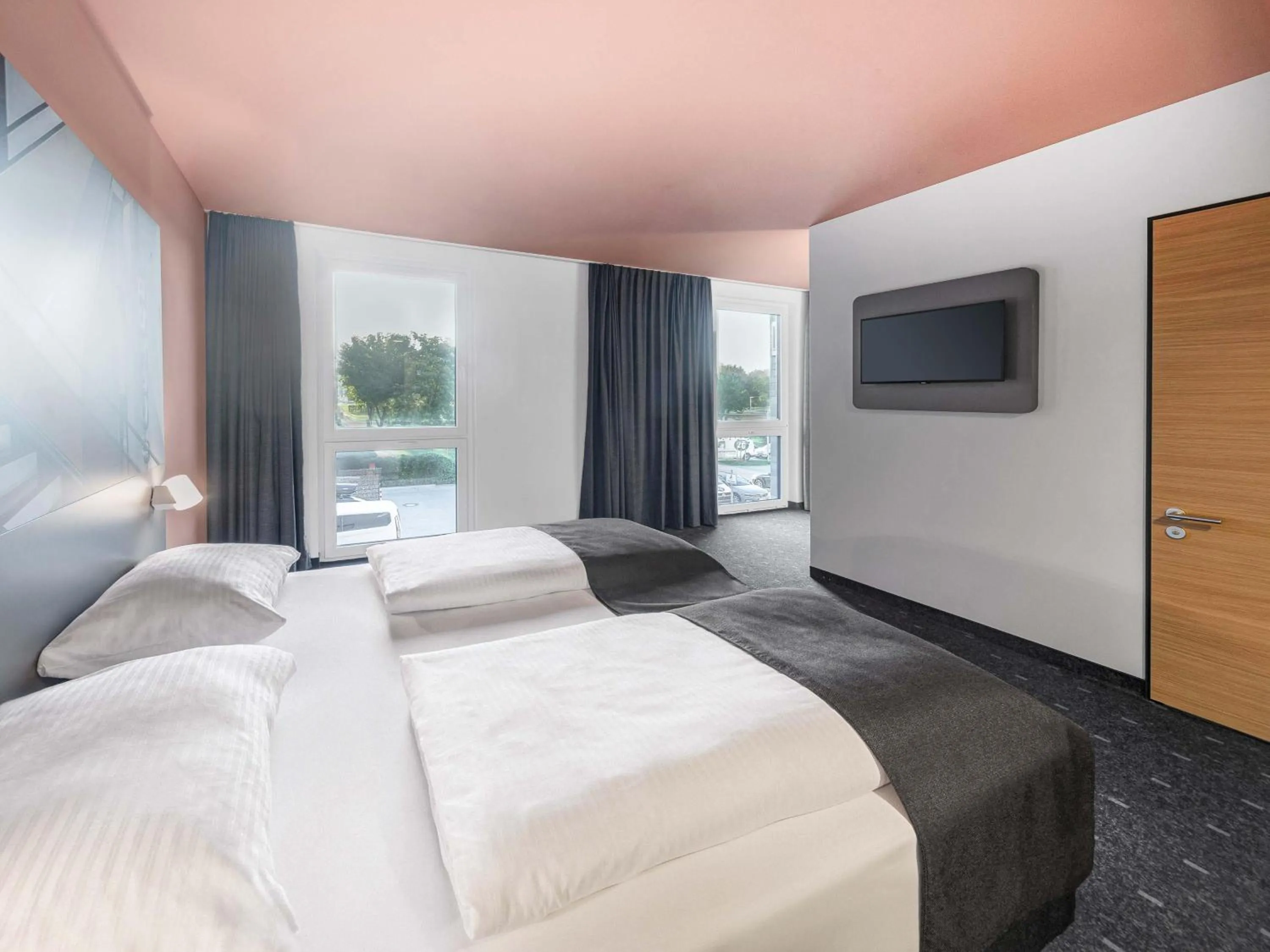 Photo of the whole room, Bed in B&B Hotel Dessau