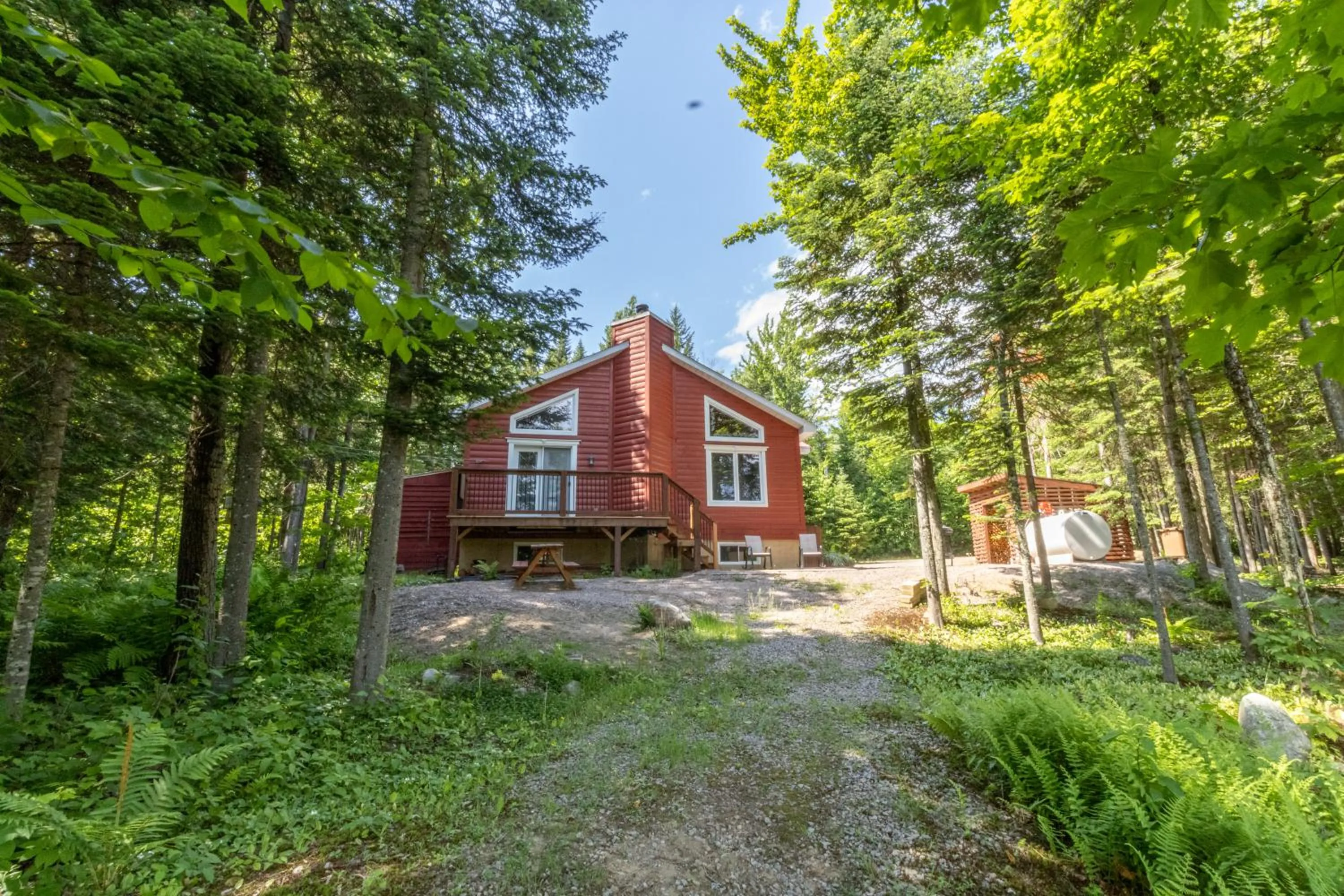 Les Chalets Tourisma - Chalet dans les bois avec lac privé - Le Colibri