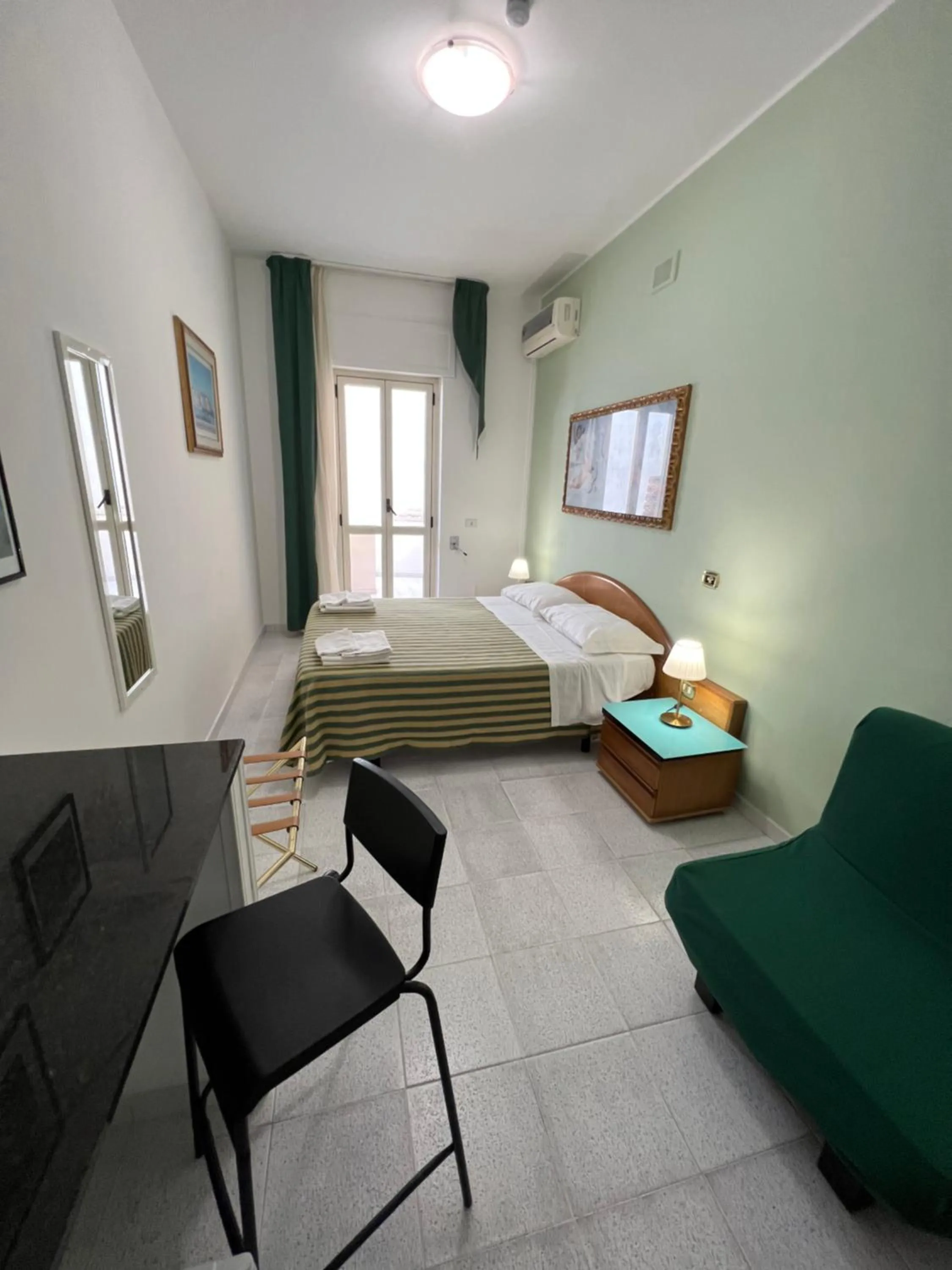 Bedroom, Bed in Hotel Minerva