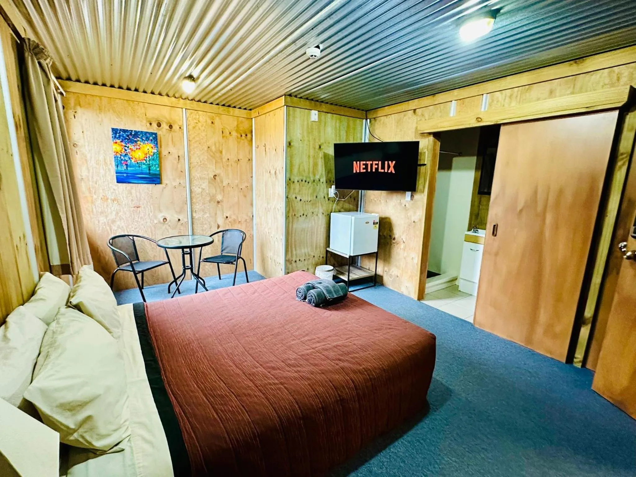 Bedroom, Bed in The Crossing Lodge & Backpackers