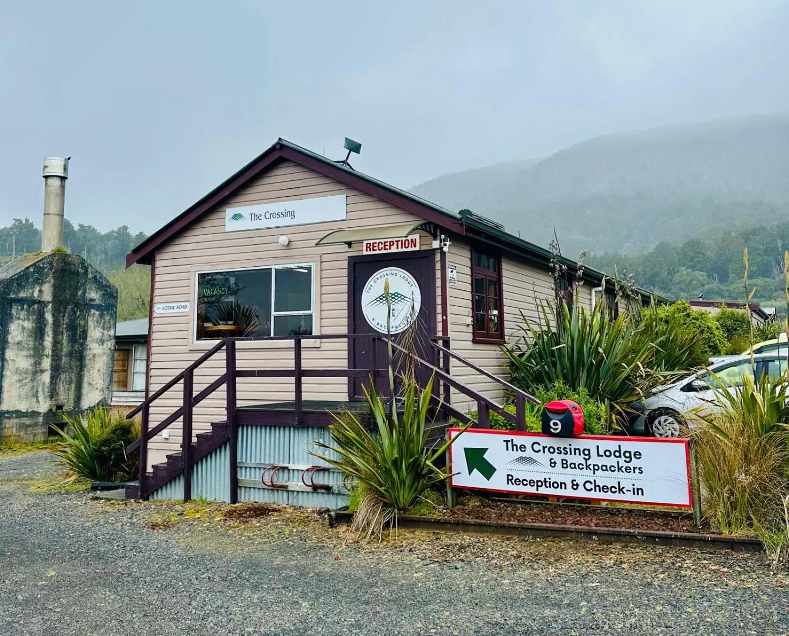The Crossing Lodge & Backpackers