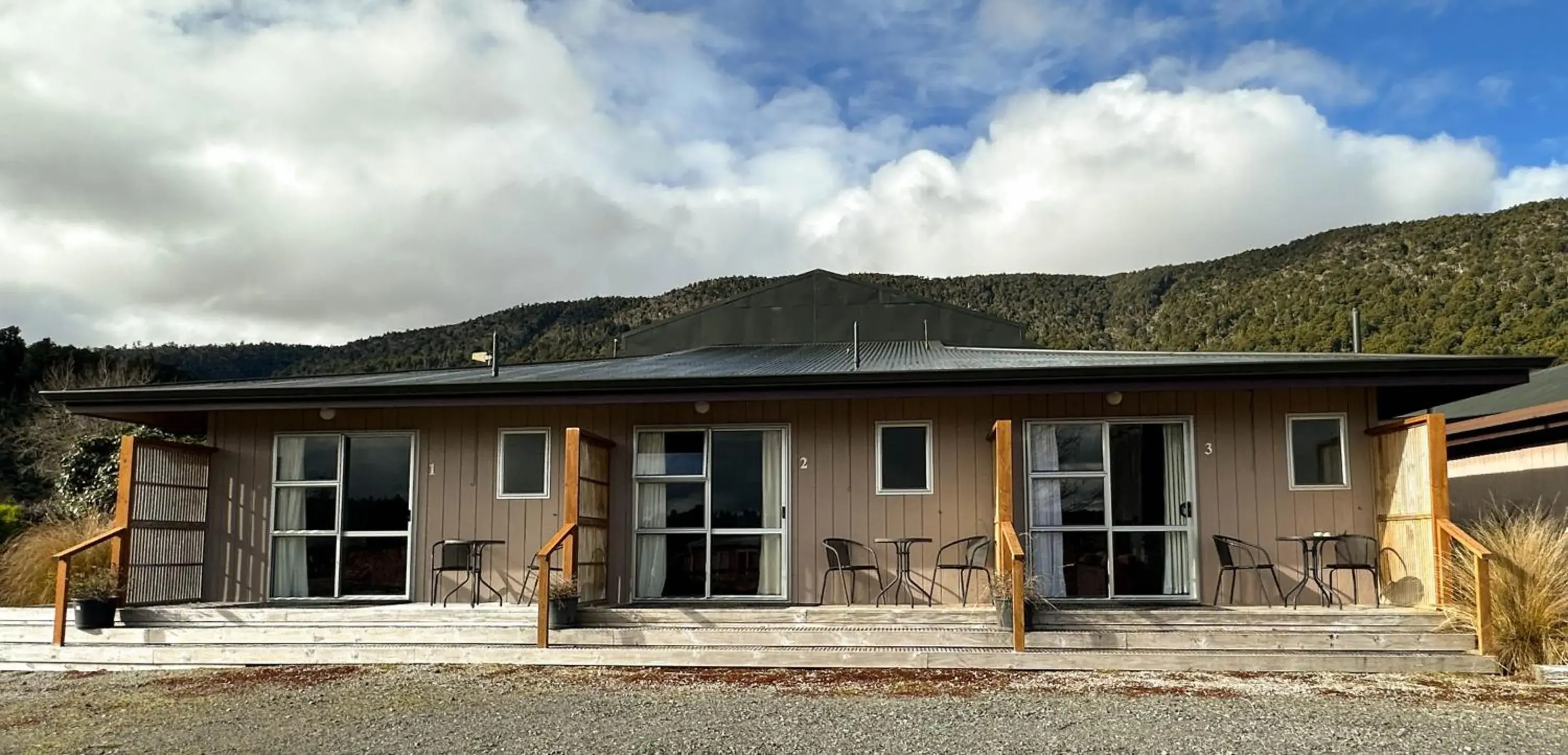 Property building in The Crossing Lodge & Backpackers Property building in The Crossing Lodge & Backpackers