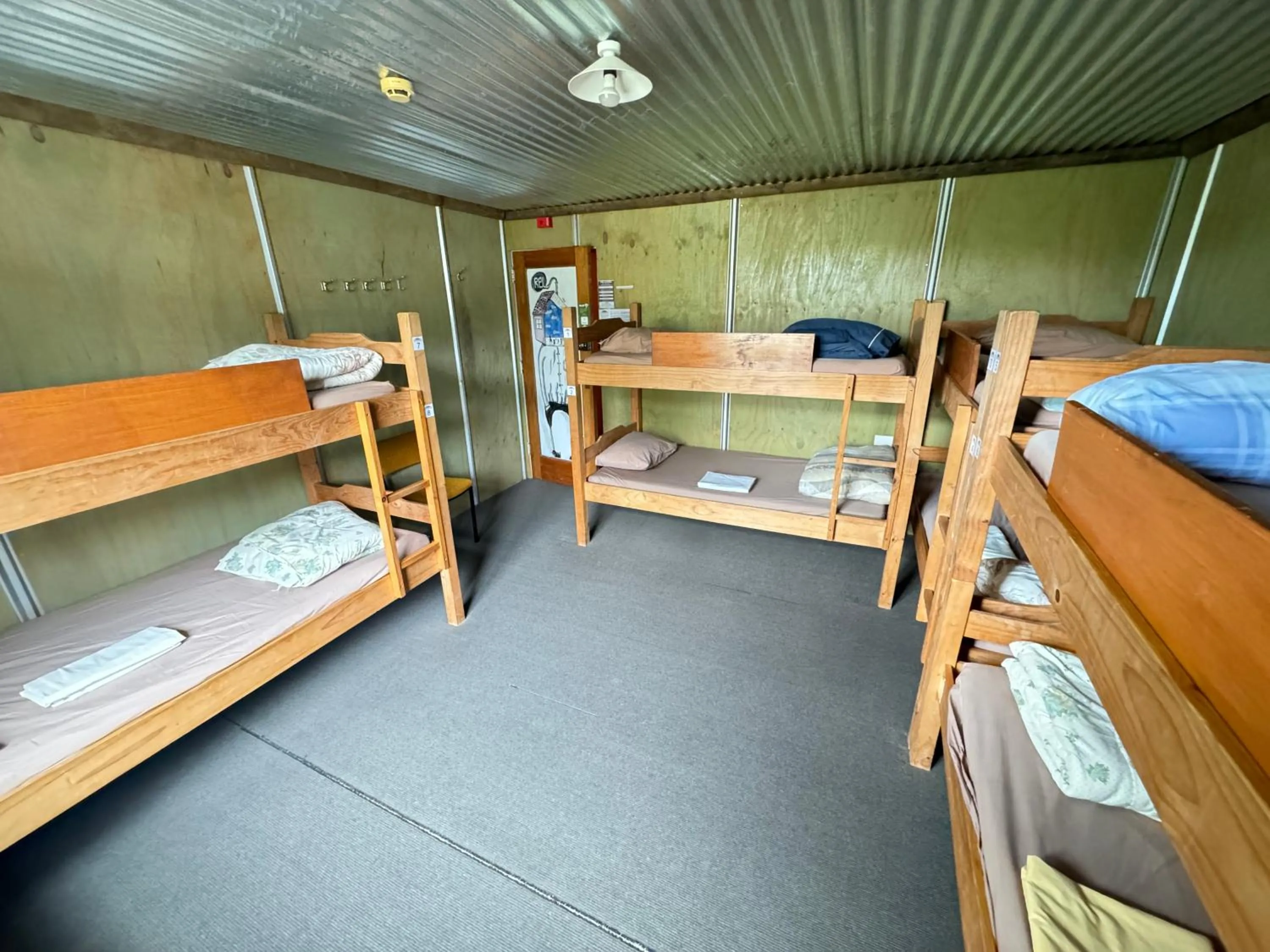 Bedroom, Bed in The Crossing Lodge & Backpackers