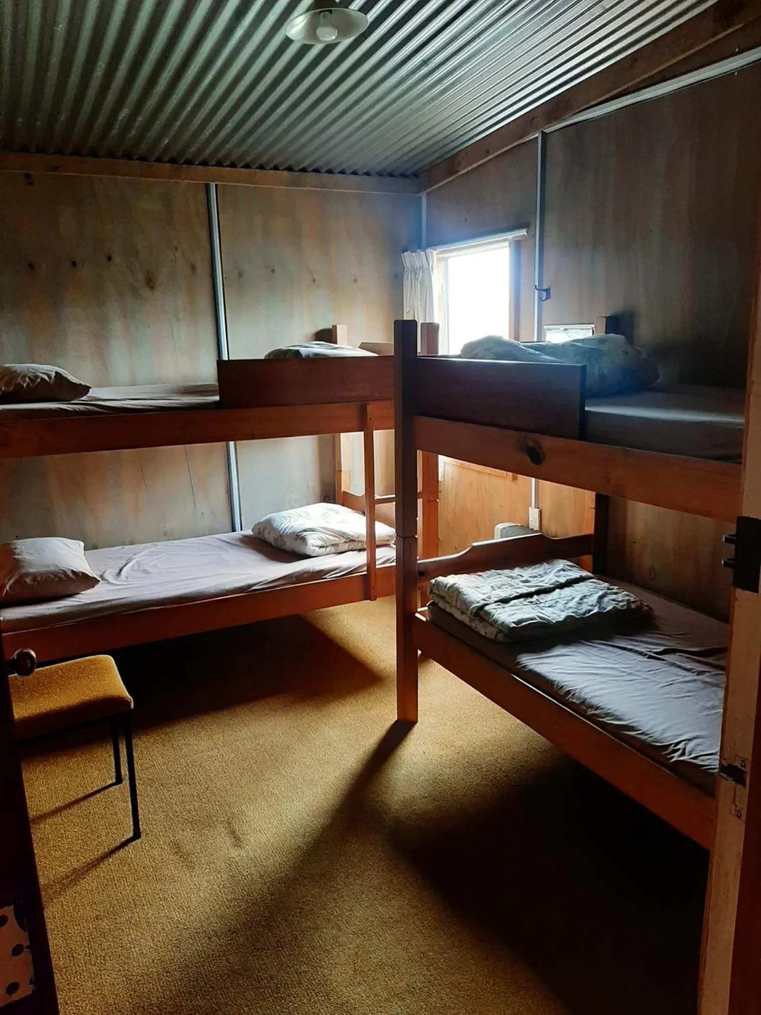 Photo of the whole room, Bed in The Crossing Lodge & Backpackers