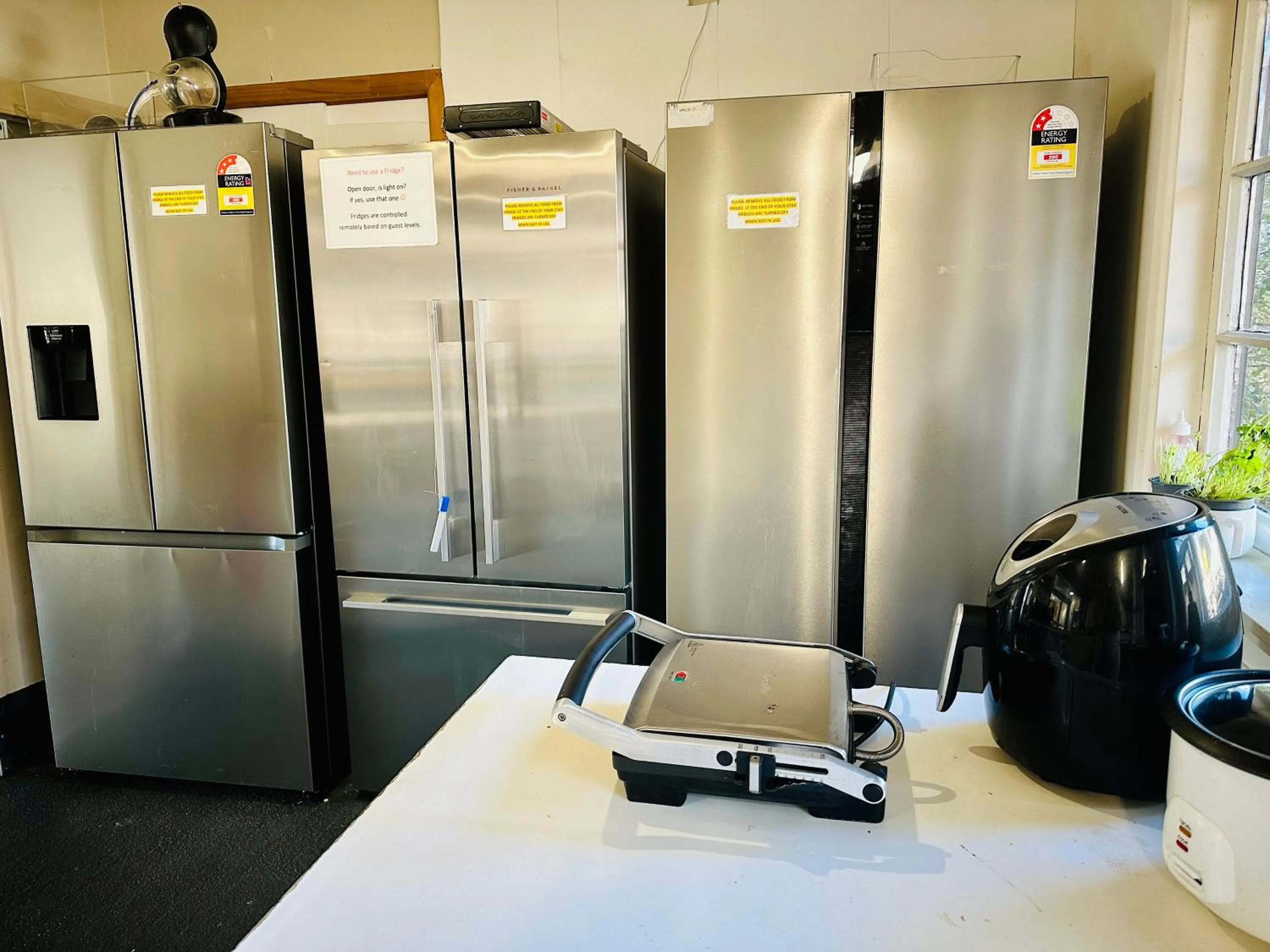 Kitchen or kitchenette in The Crossing Lodge & Backpackers