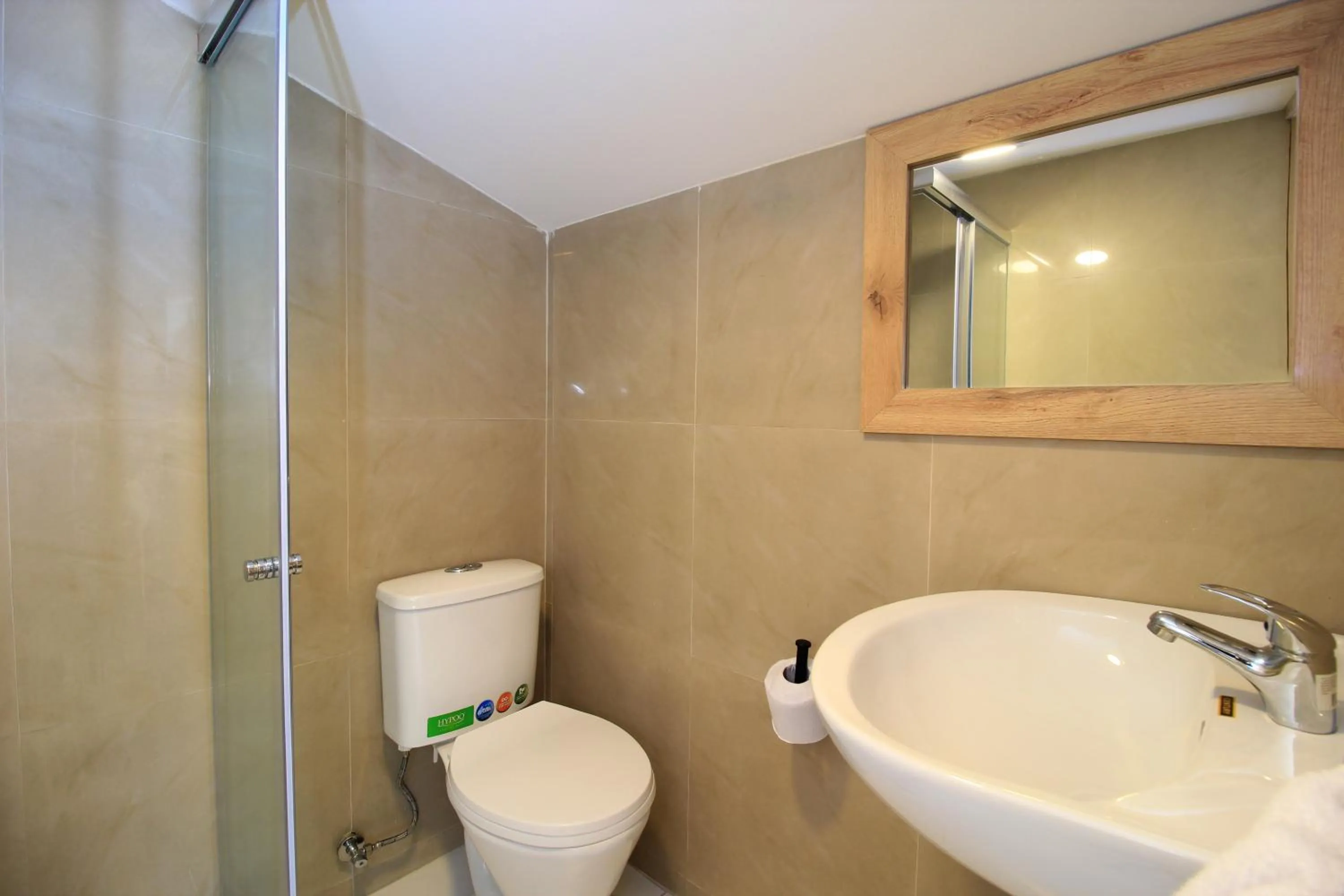 Shower in Apart Hotel Casa Blanca