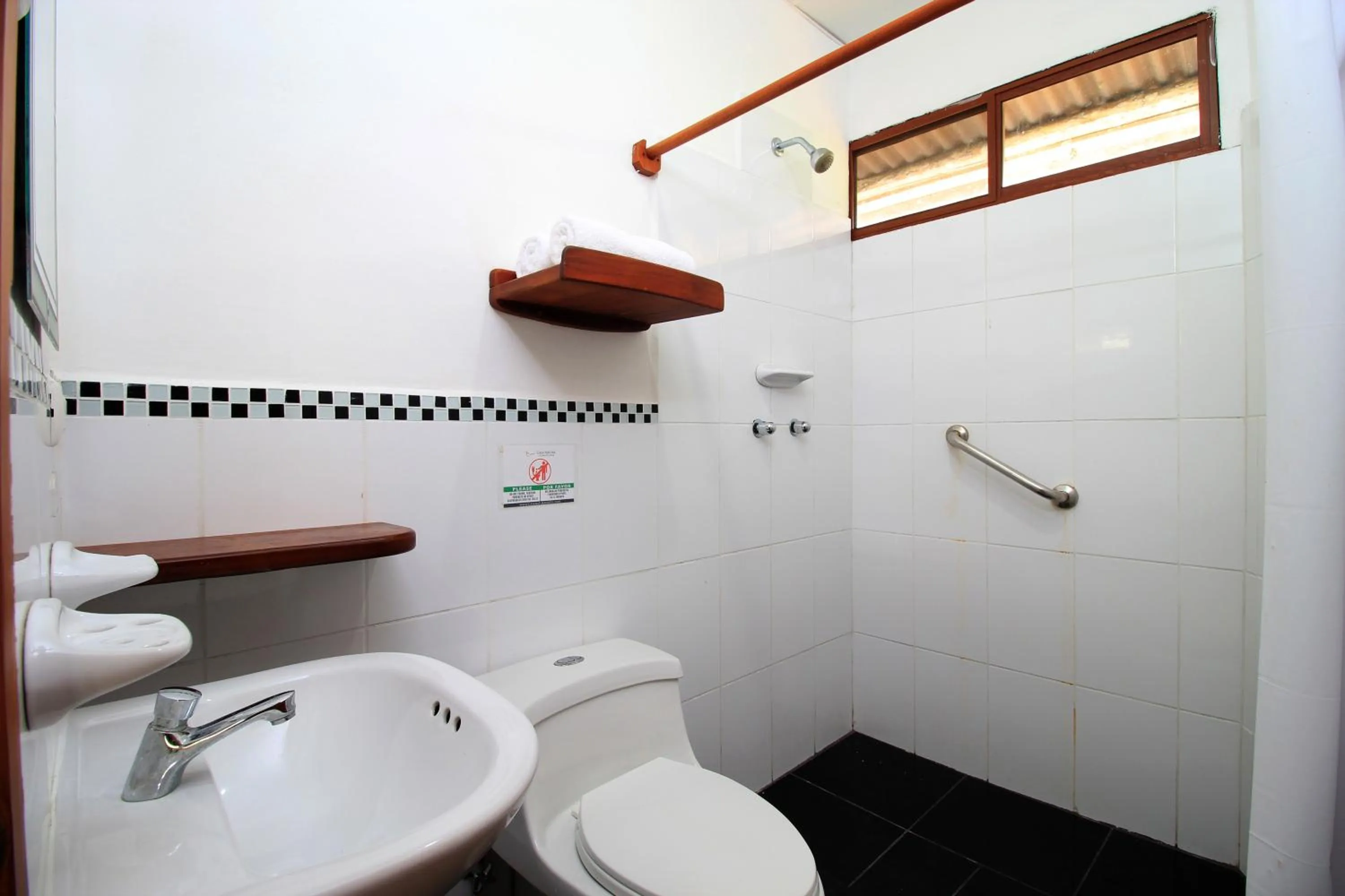 Bathroom in Natura Gardens Galápagos