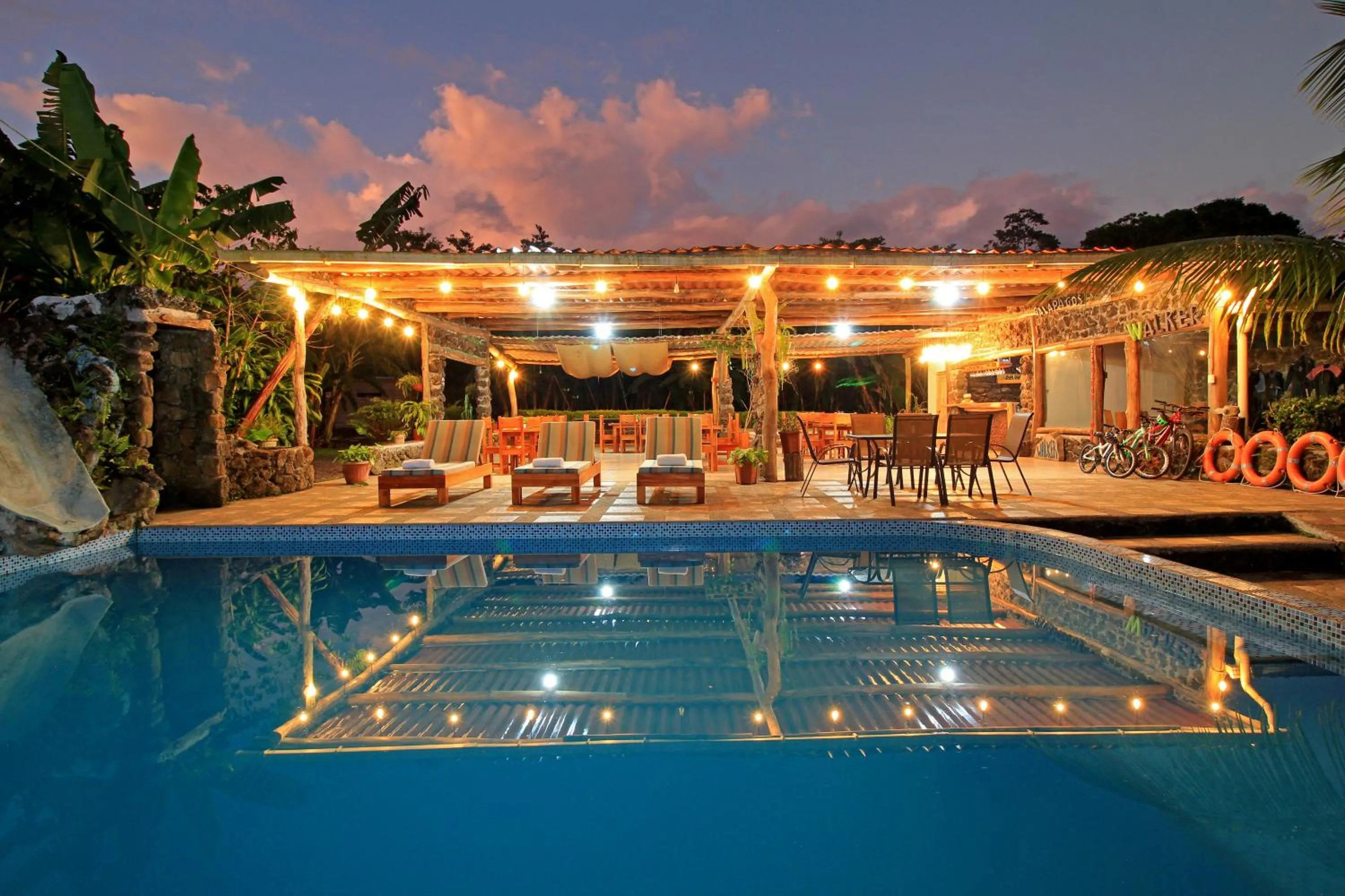 Night in Natura Gardens Galápagos