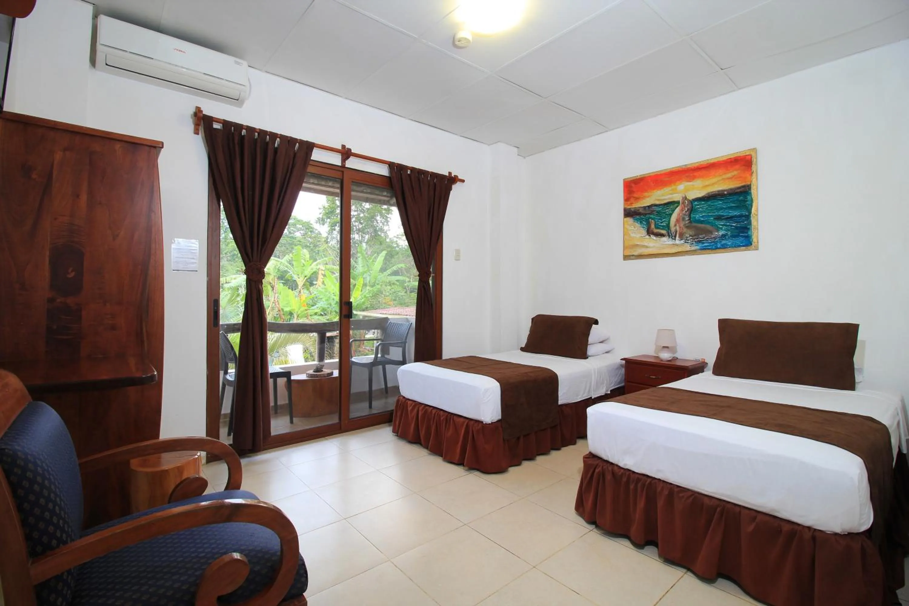 Bathroom, Bed in Natura Gardens Galápagos