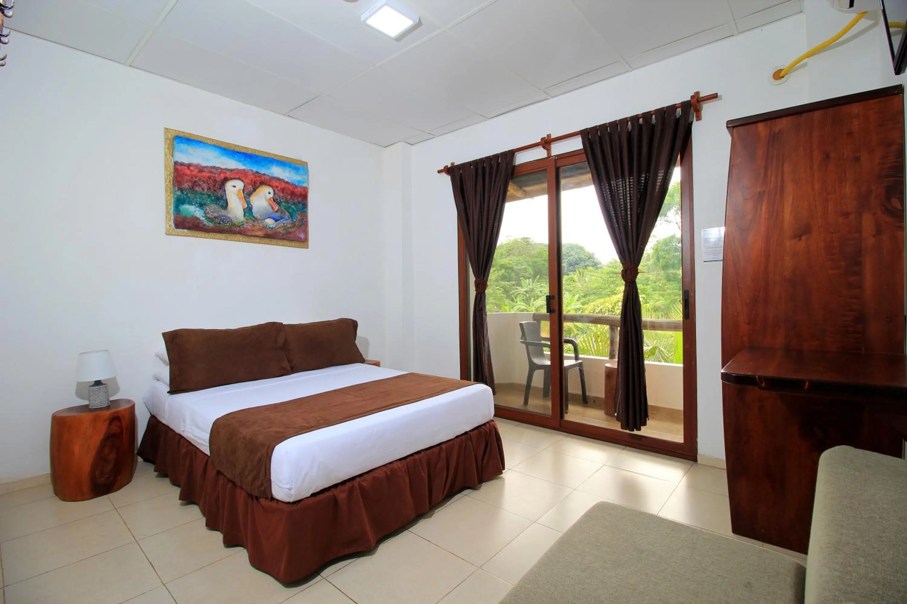 Photo of the whole room, Bed in Natura Gardens Galápagos